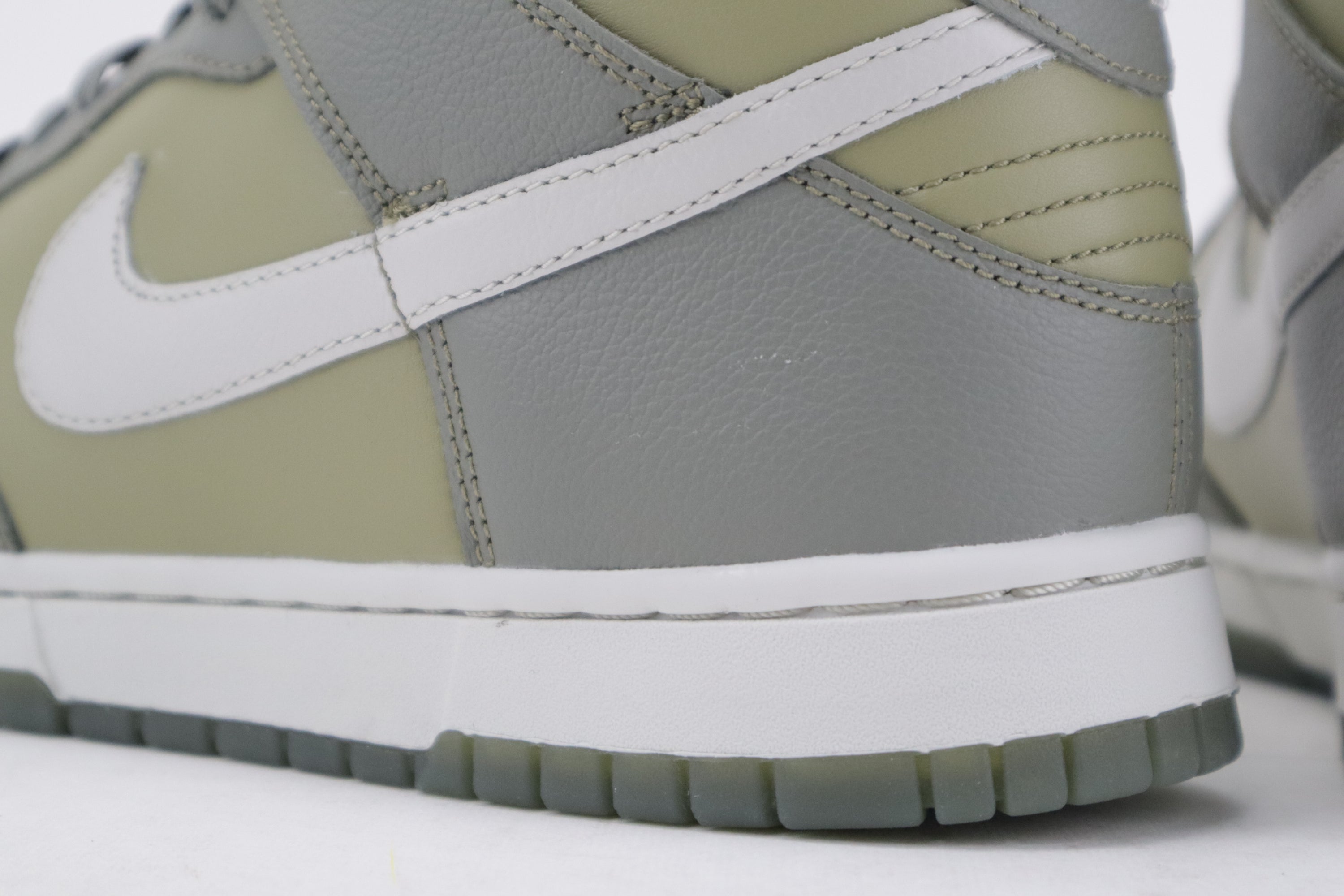 DUNK LOW MID "STUCCO OLIVE"
