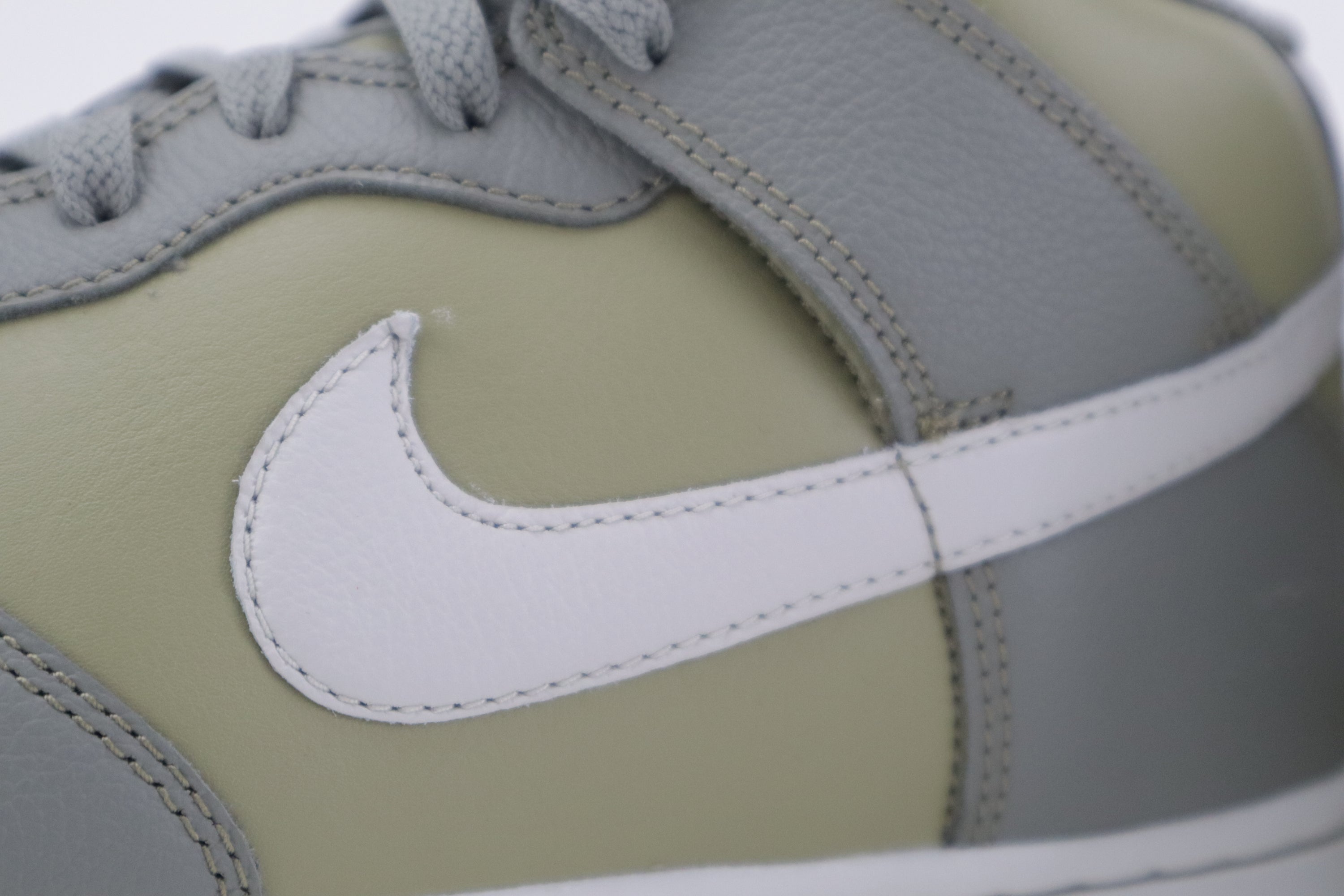 DUNK LOW MID "STUCCO OLIVE"