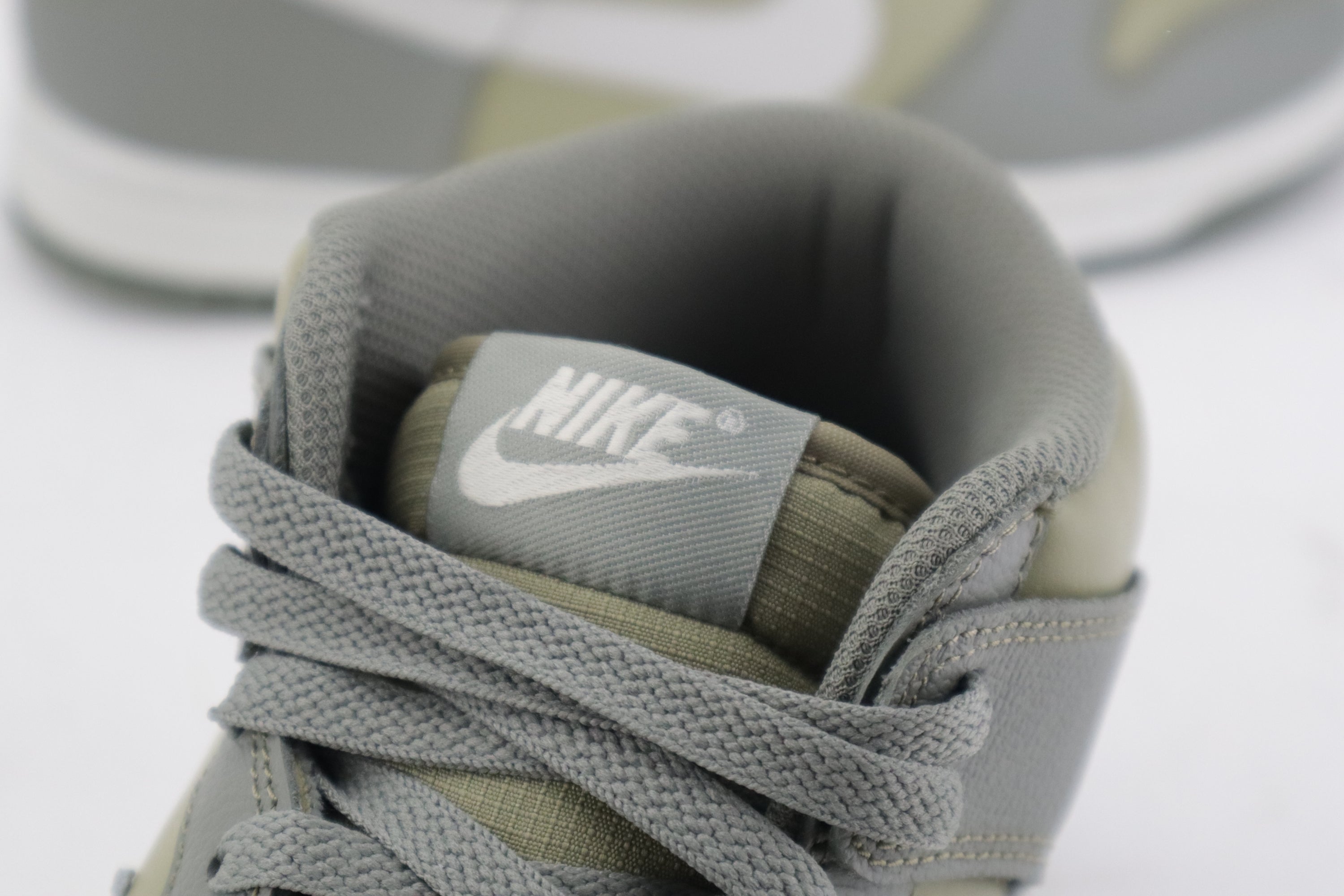 DUNK LOW MID "STUCCO OLIVE"
