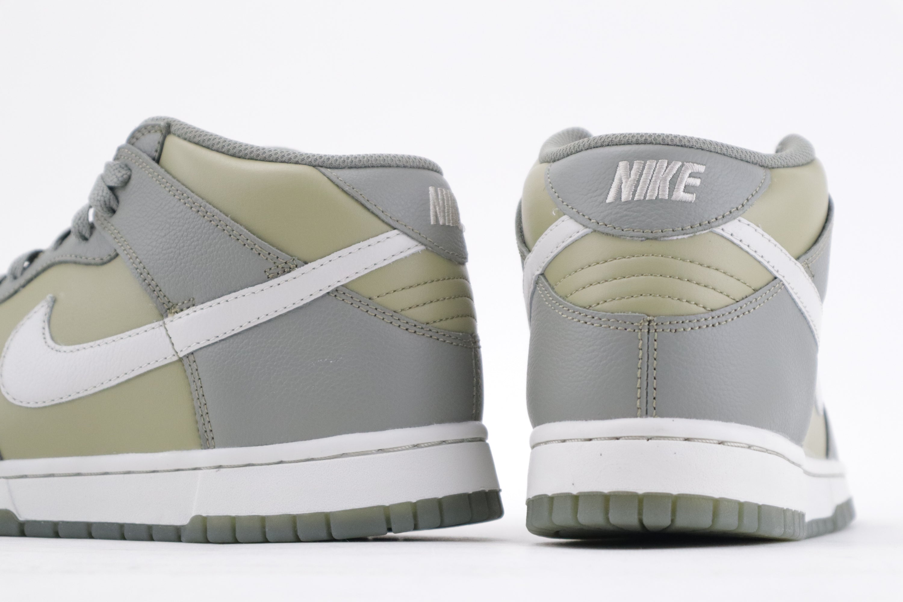 DUNK LOW MID "STUCCO OLIVE"
