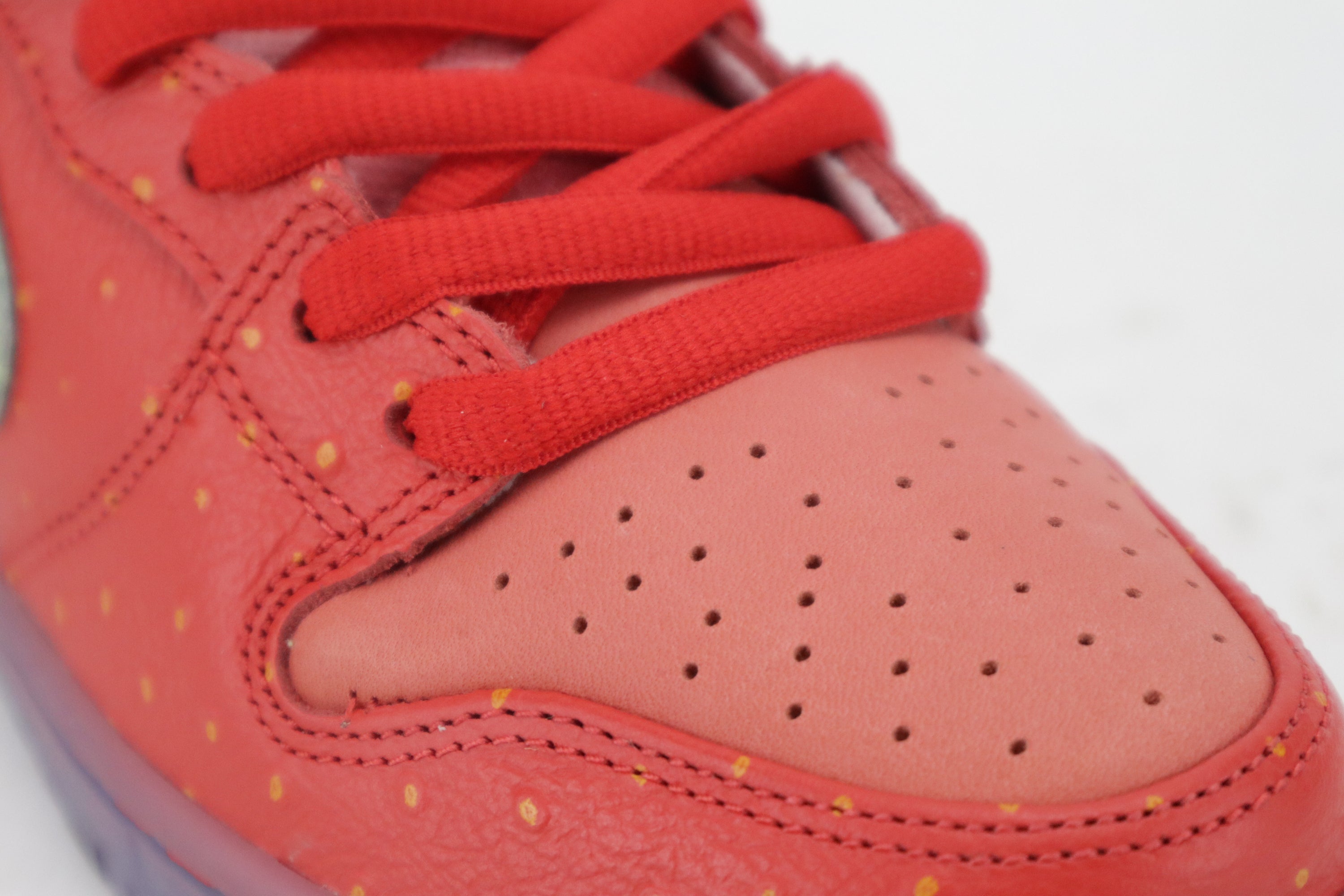 DUNK HIGH PRO QS "STRAWBERRY COUGH"