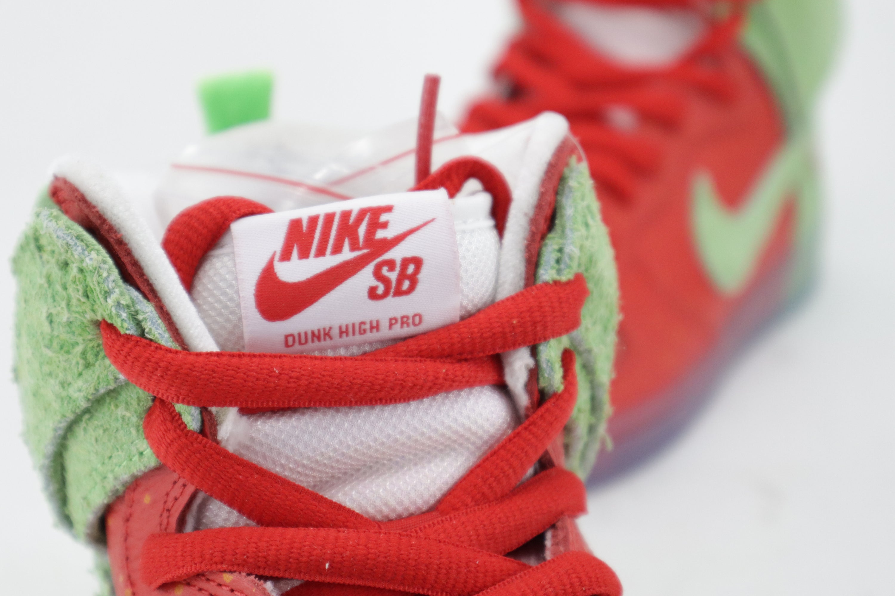 DUNK HIGH PRO QS "STRAWBERRY COUGH"