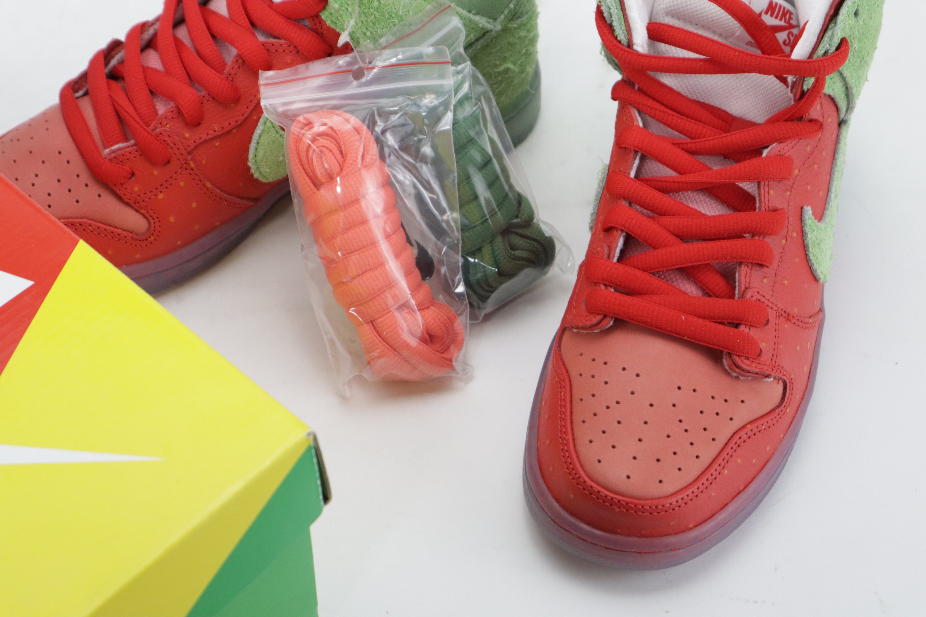 DUNK HIGH PRO QS "STRAWBERRY COUGH"