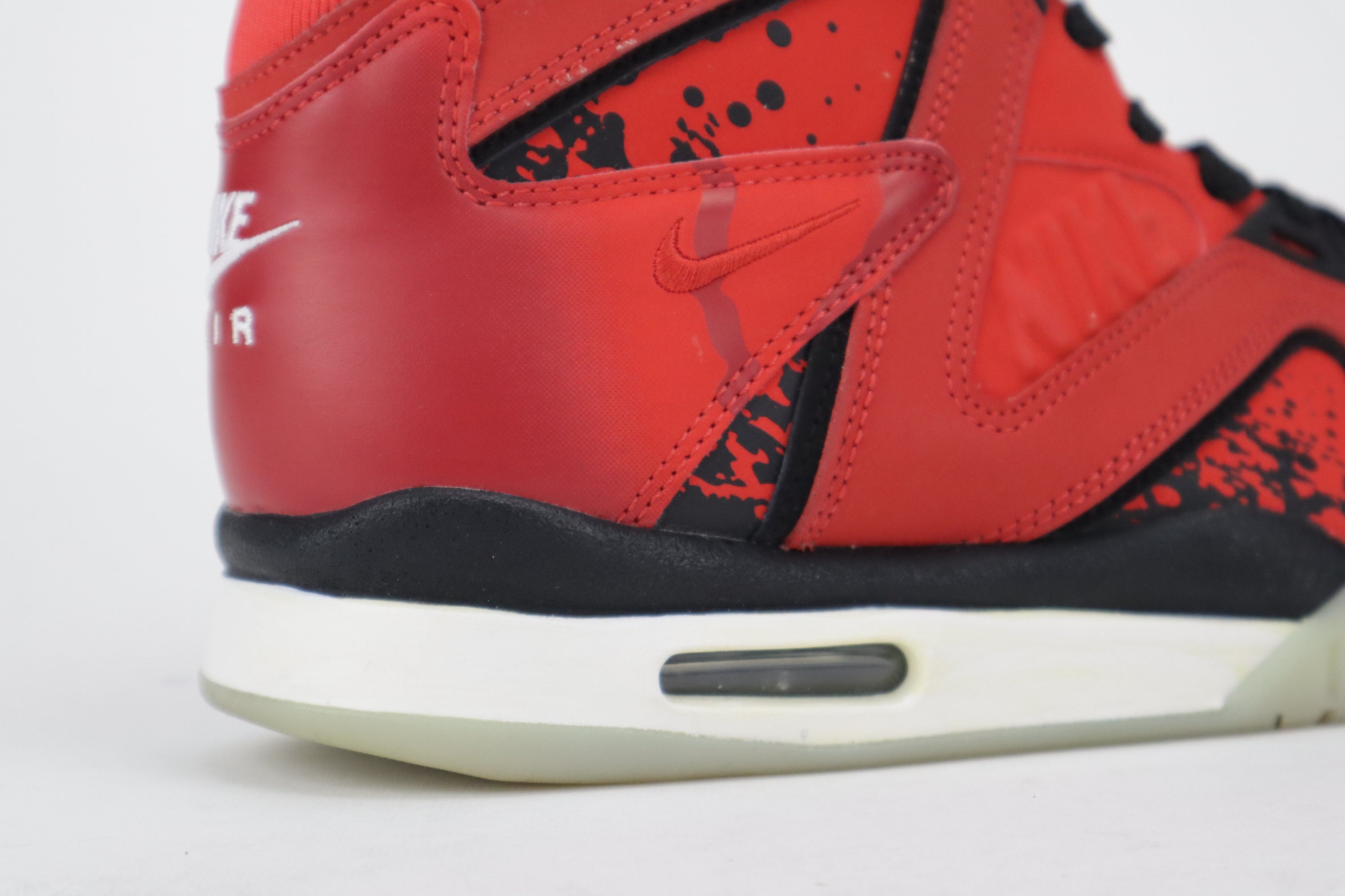 AIR TECH CHALLENGE HYBRID "CHILLING RED"