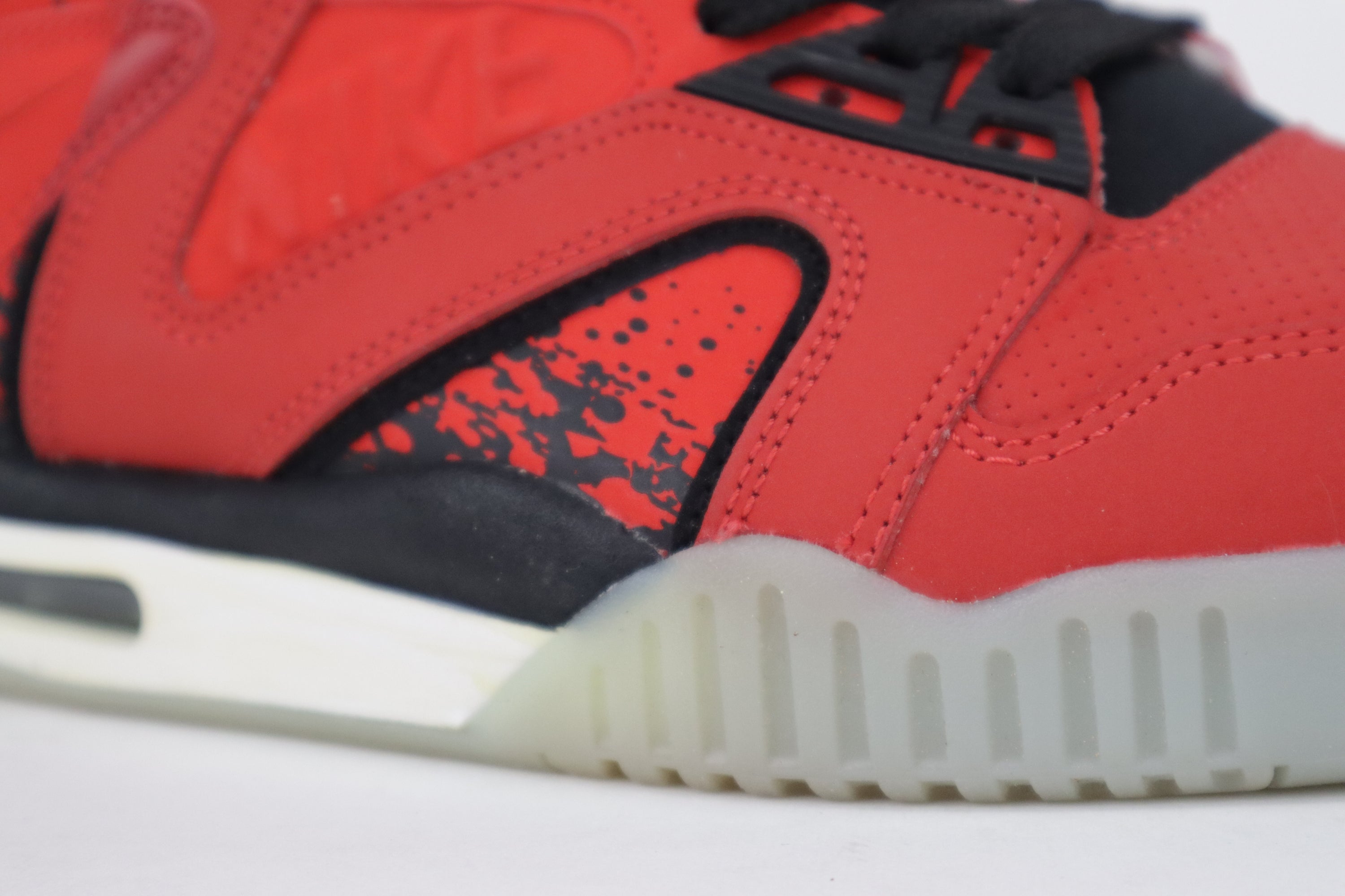AIR TECH CHALLENGE HYBRID "CHILLING RED"