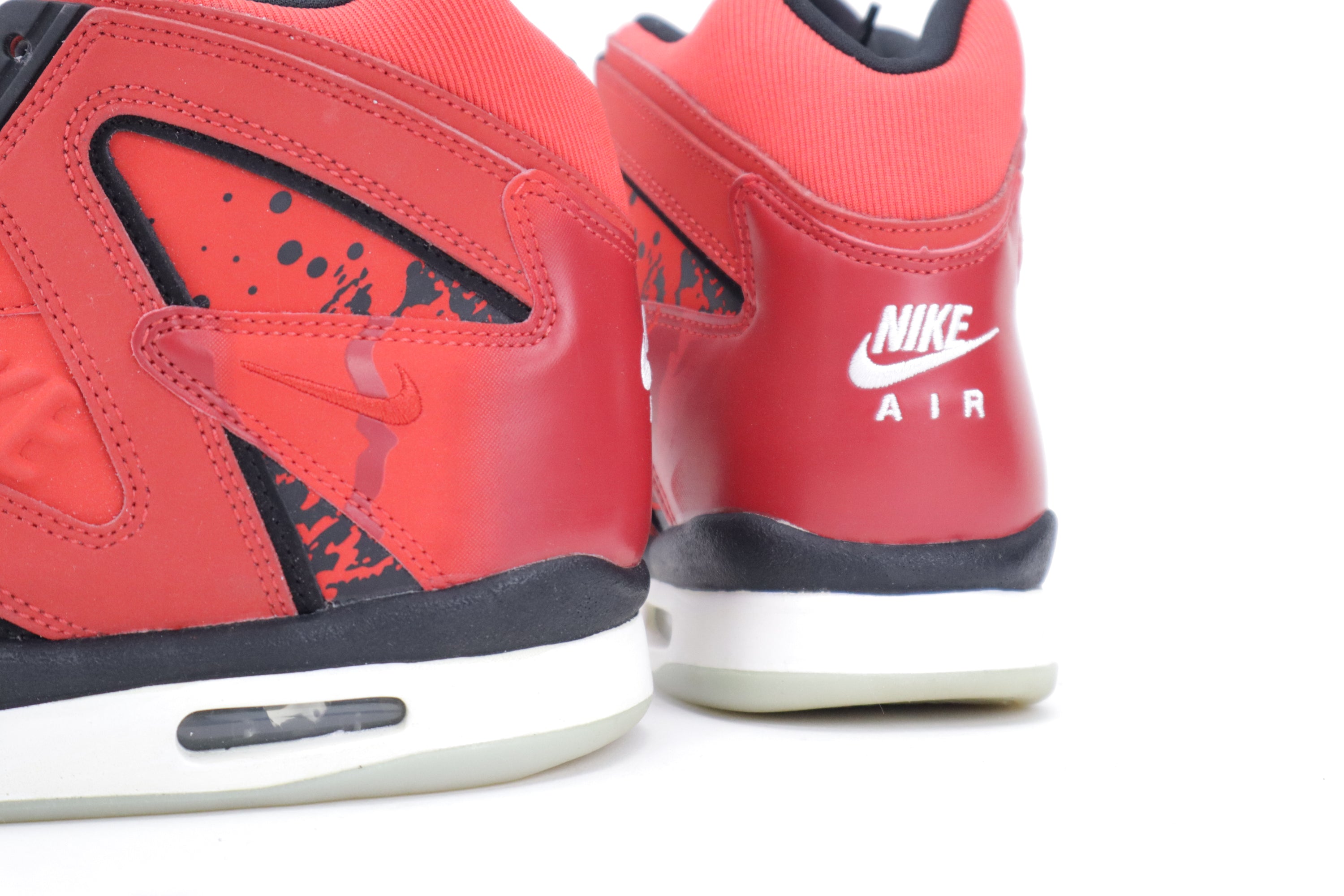 AIR TECH CHALLENGE HYBRID "CHILLING RED"