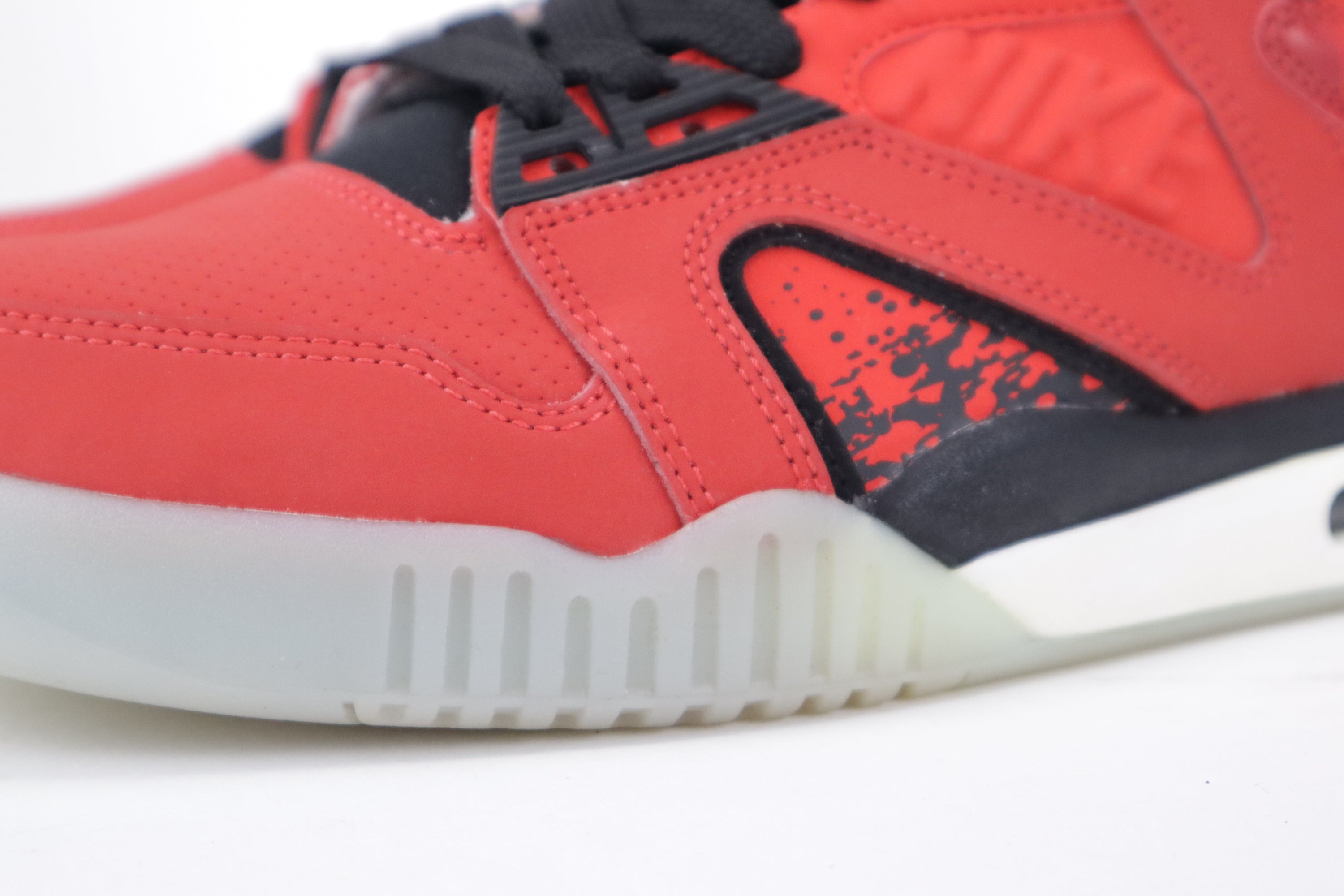 AIR TECH CHALLENGE HYBRID "CHILLING RED"