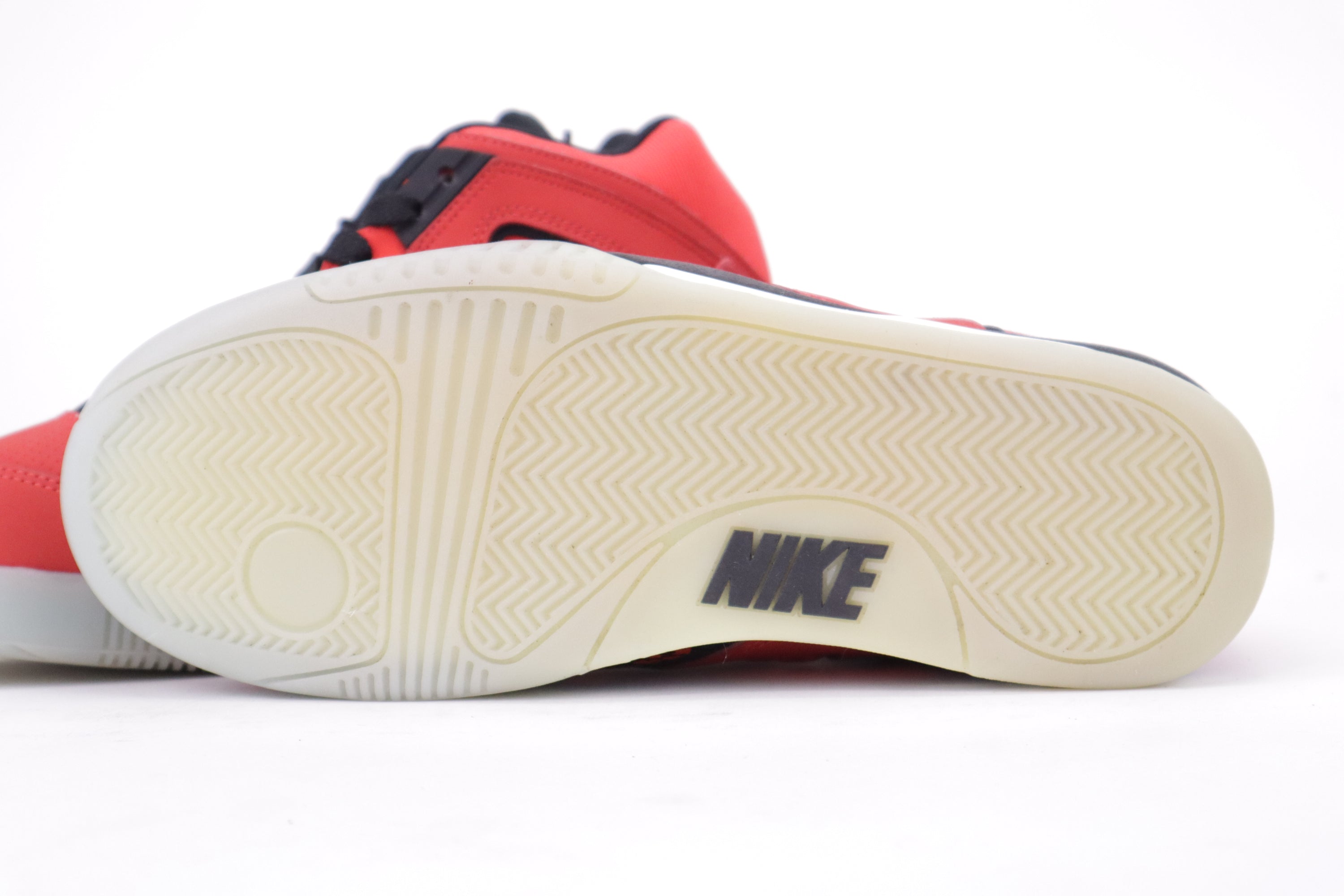 AIR TECH CHALLENGE HYBRID "CHILLING RED"