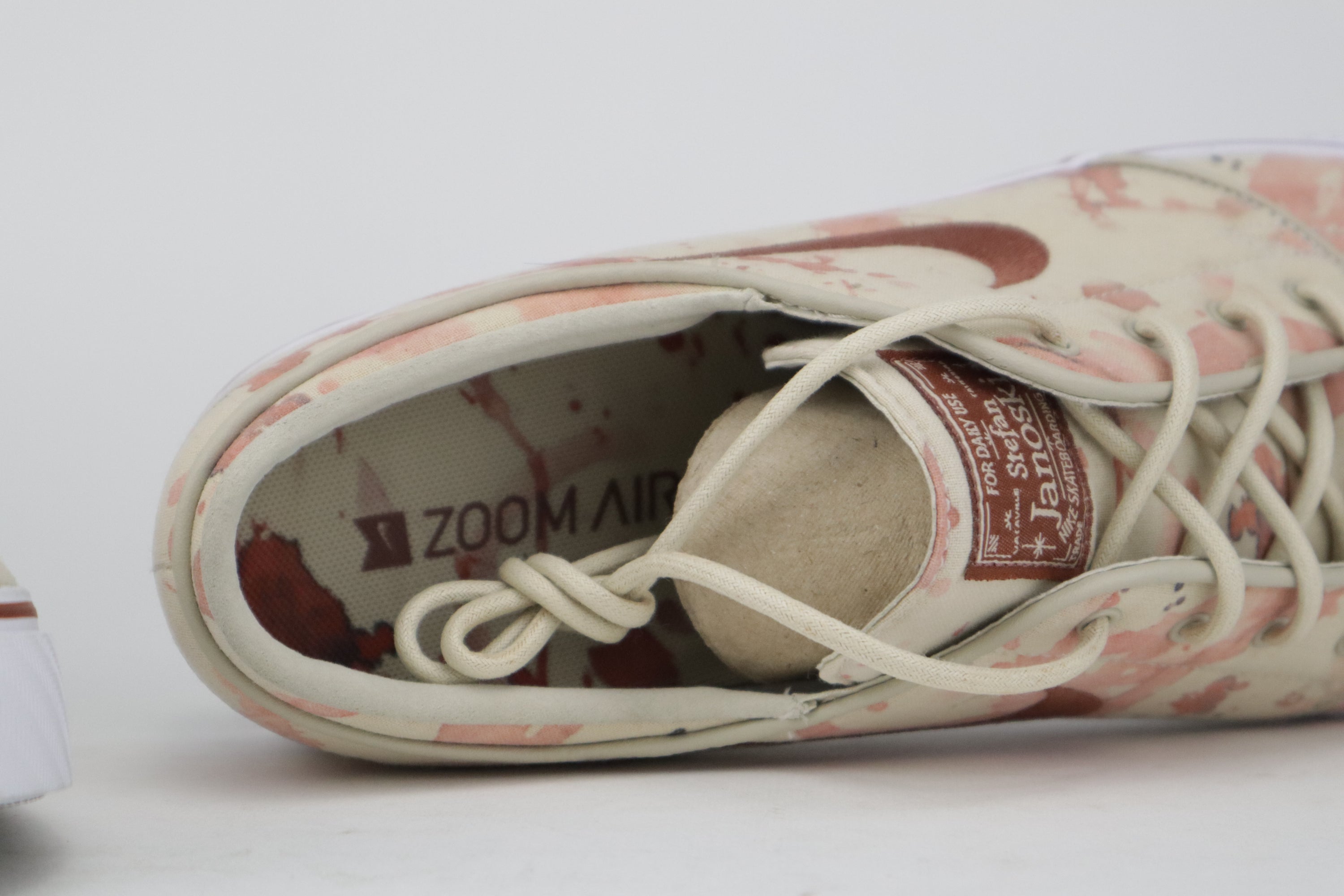 ZOOM STEFAN JANOSKI "BLOOD STRAIN WINO"