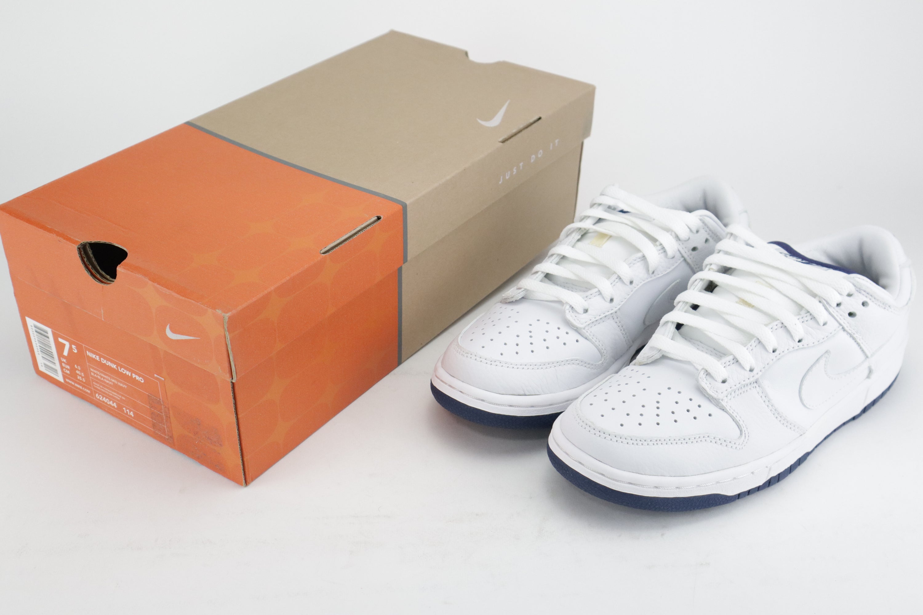 DUNK LOW PRO "WHITE NAVY"