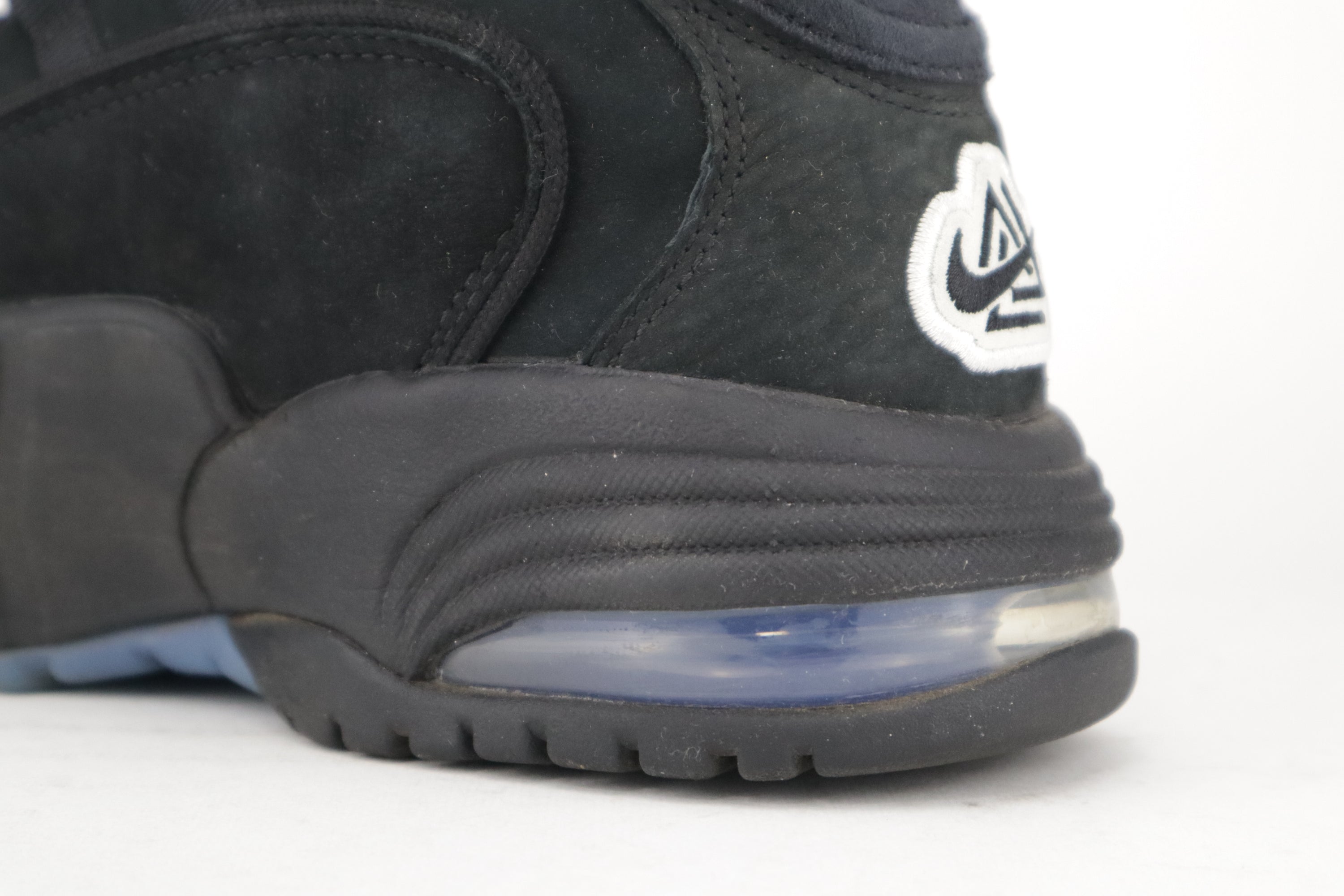 AIR MAX PENNY X SOCIAL STATUS