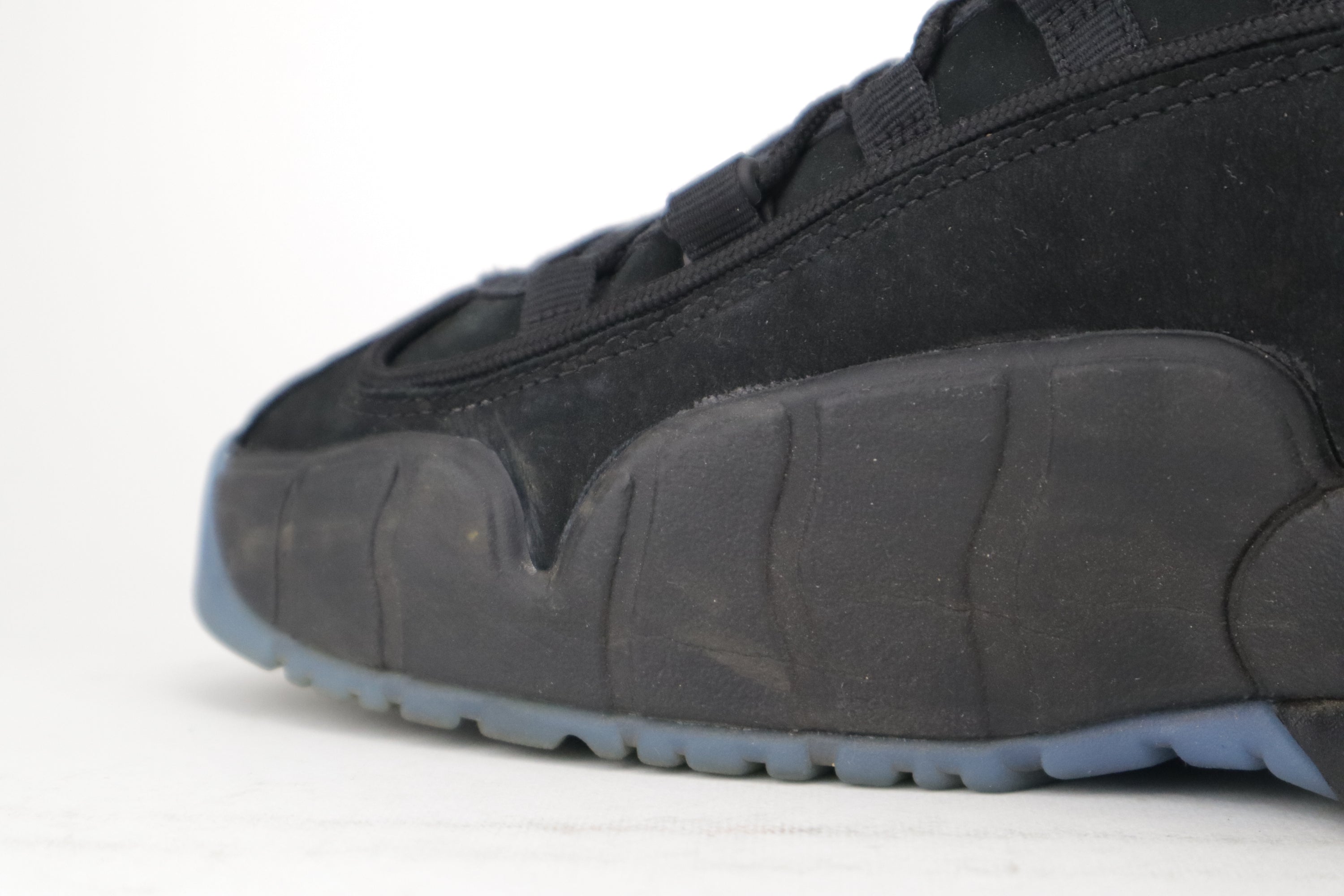 AIR MAX PENNY X SOCIAL STATUS