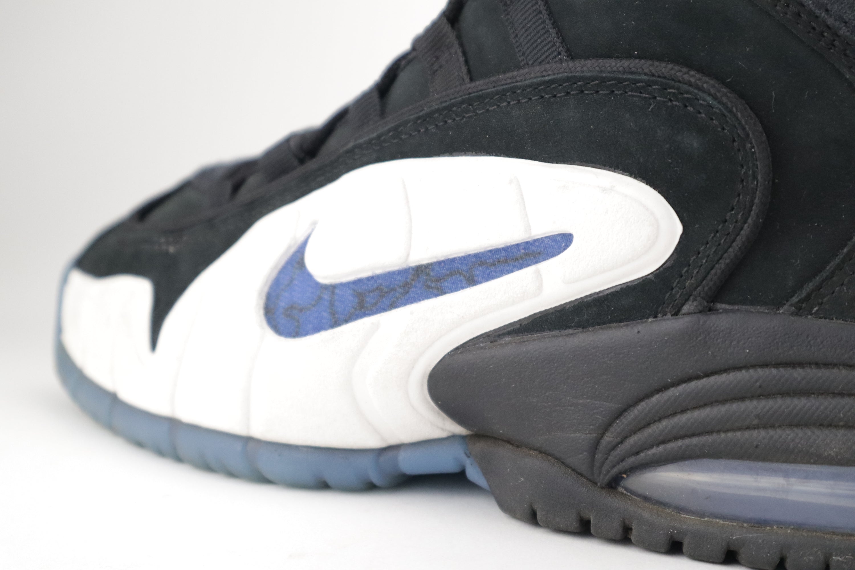 AIR MAX PENNY X SOCIAL STATUS