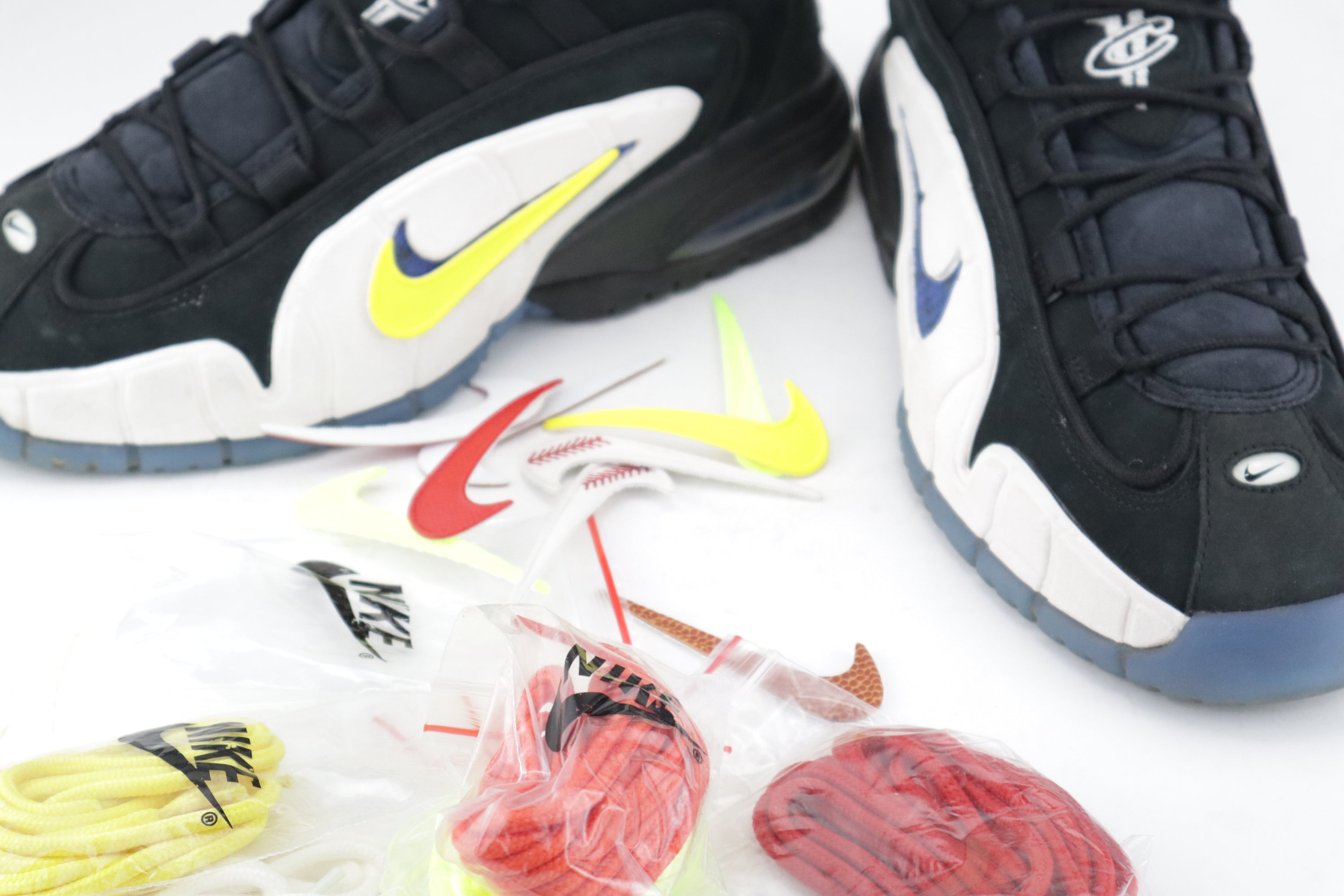 AIR MAX PENNY X SOCIAL STATUS