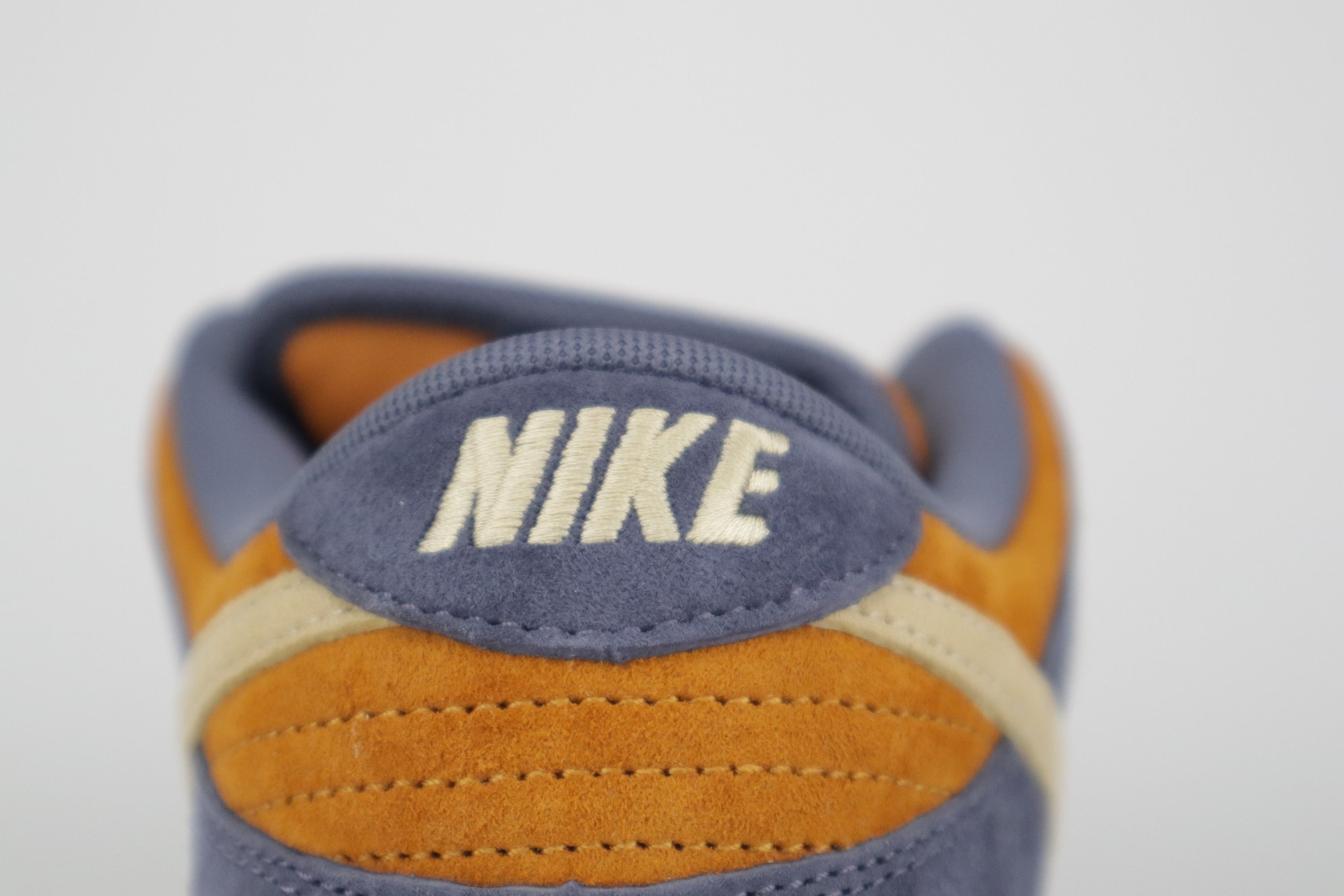 DUNK LOW PRO SB "CARBON SESAME"