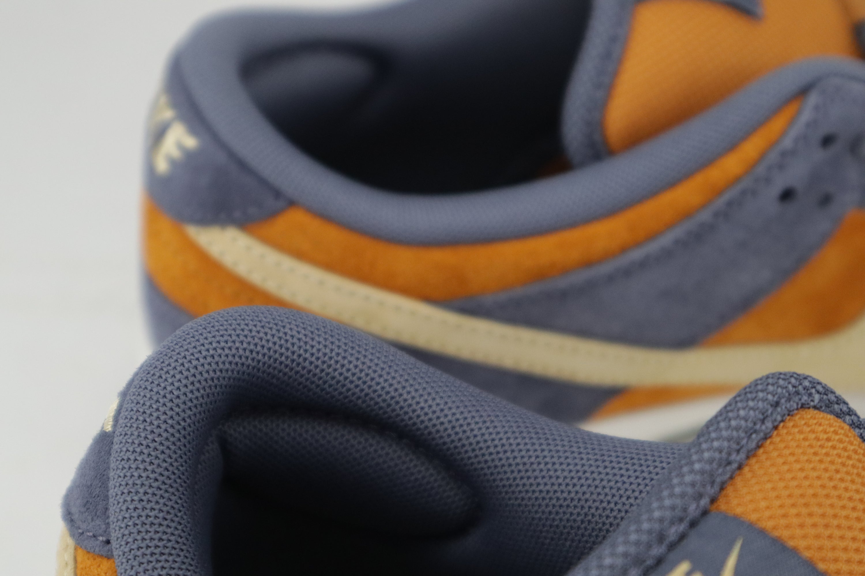 DUNK LOW PRO SB "CARBON SESAME"