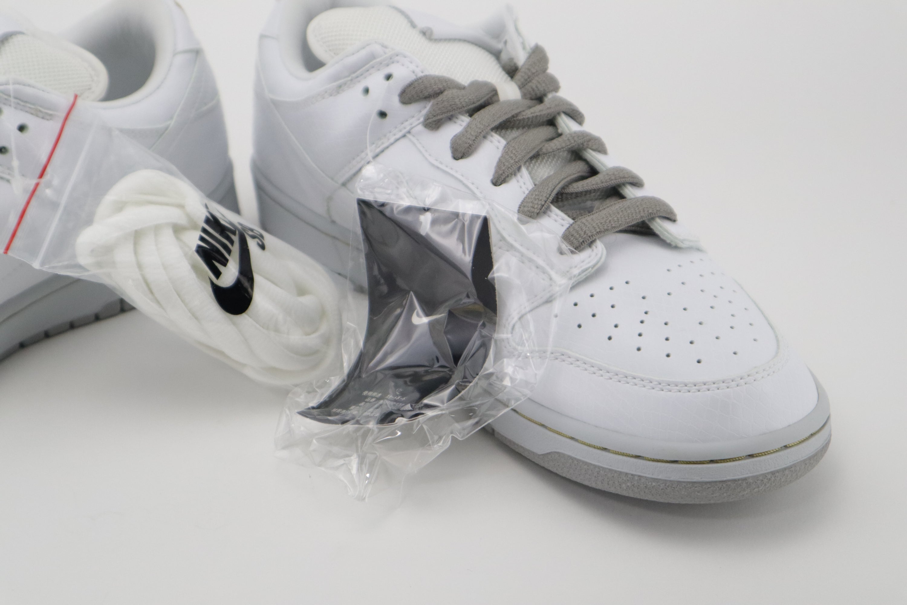 DUNK LOW PREMIUM SB "MEDICOM 4"