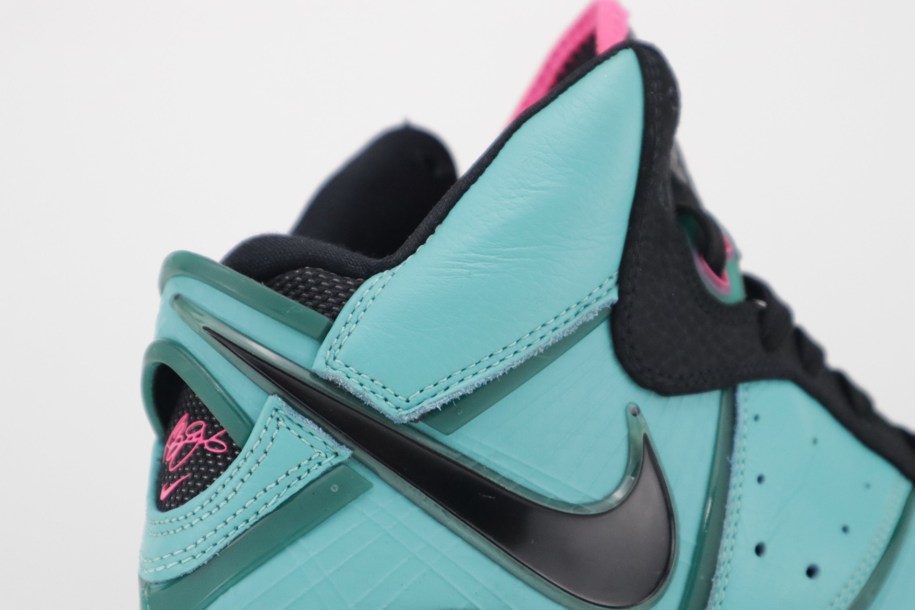 NIKE LEBRON 8 "SOUTH BEACH"
