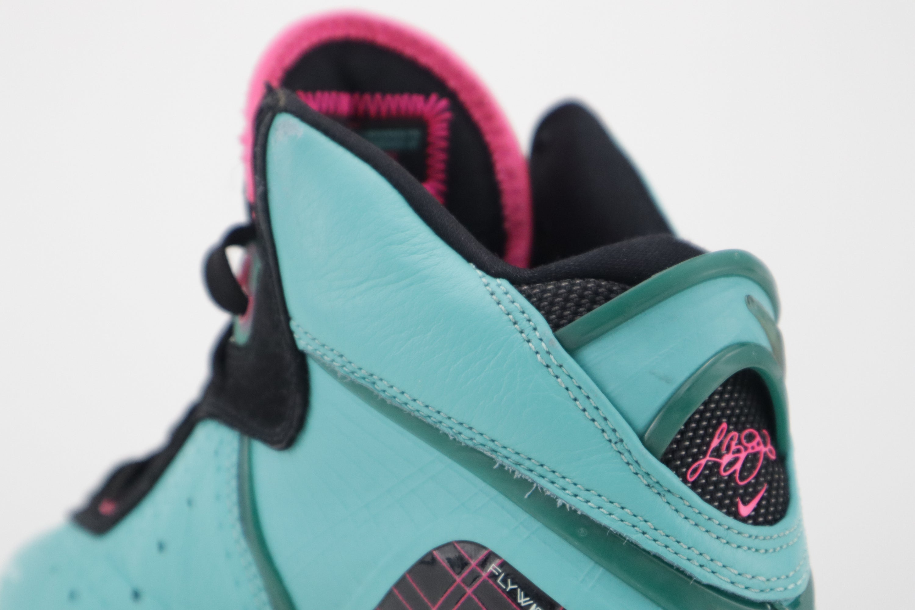 NIKE LEBRON 8 "SOUTH BEACH"
