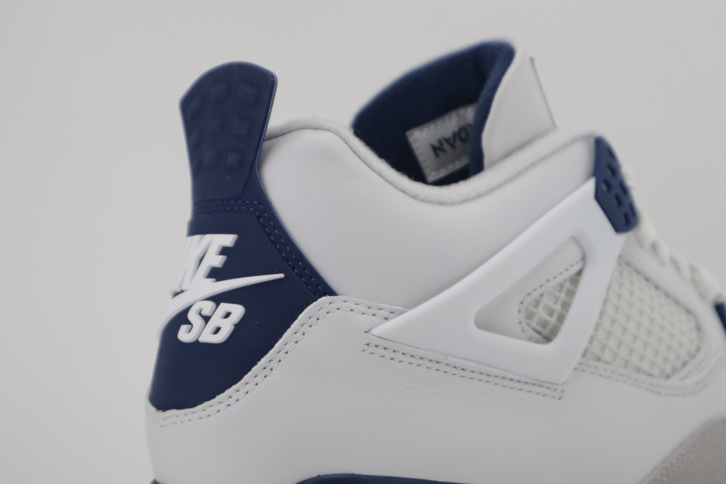 4 RETRO SB "WHITE NAVY"