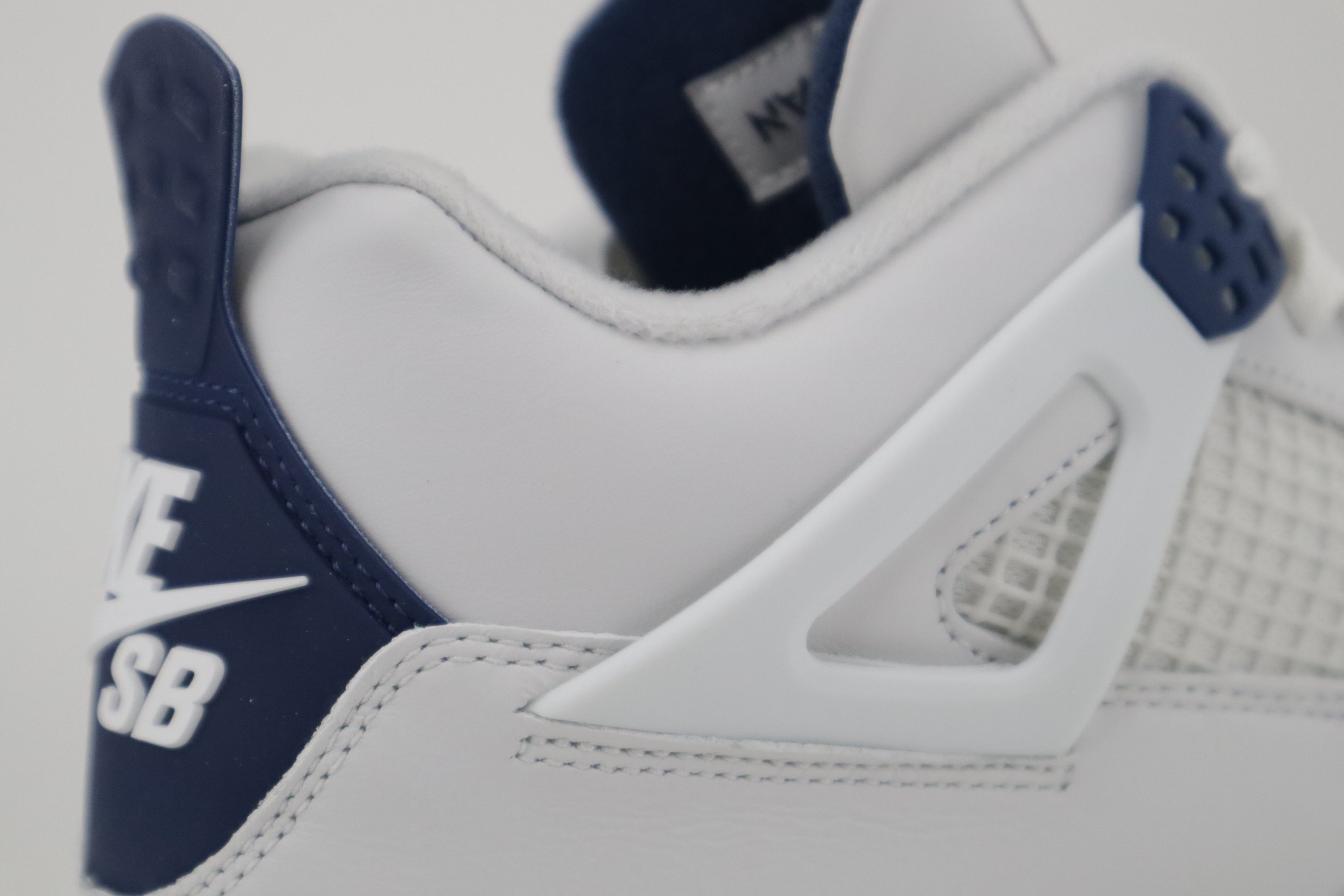 4 RETRO SB "WHITE NAVY"