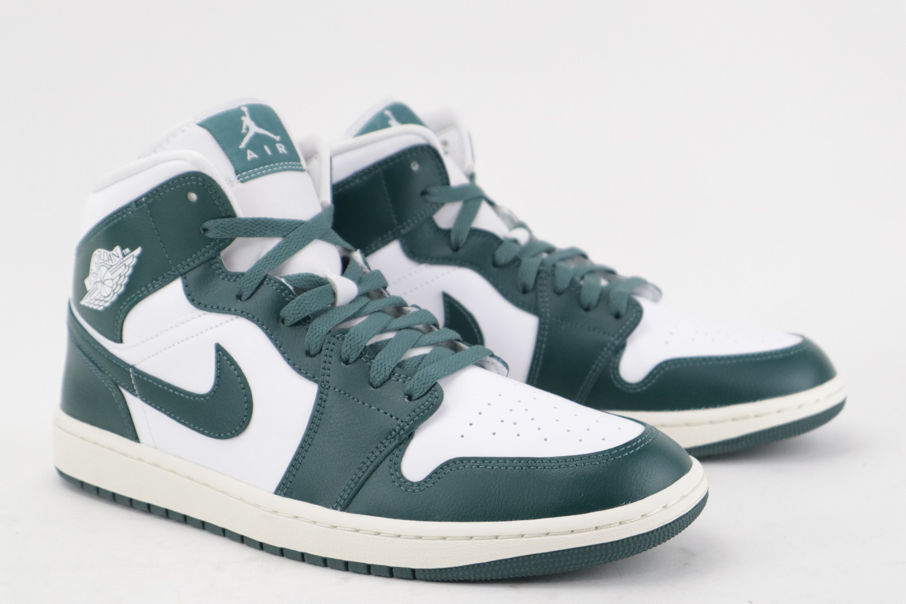 1 MID "WHITE / "OXIDIZED GREEN-SAIL"