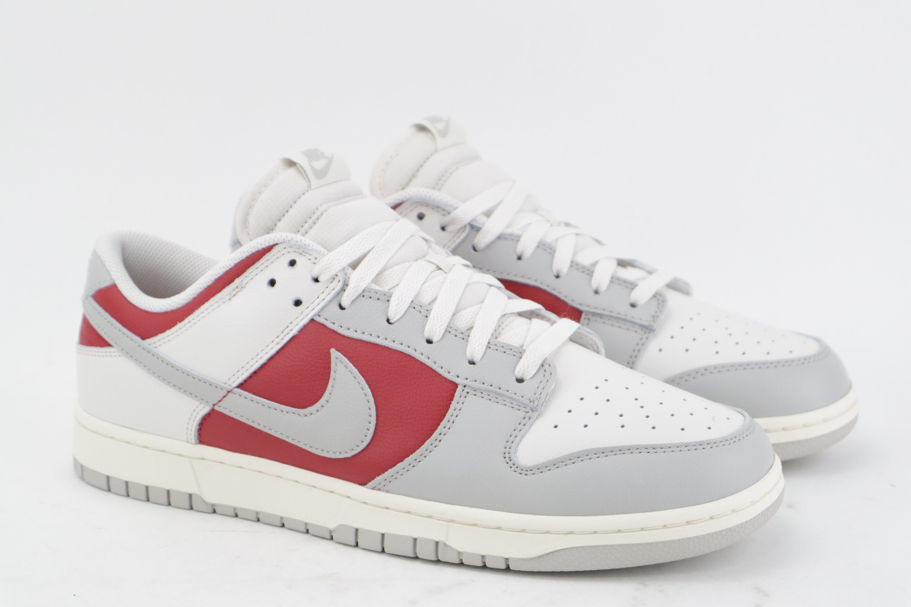 DUNK LOW "GYM RED IRON"