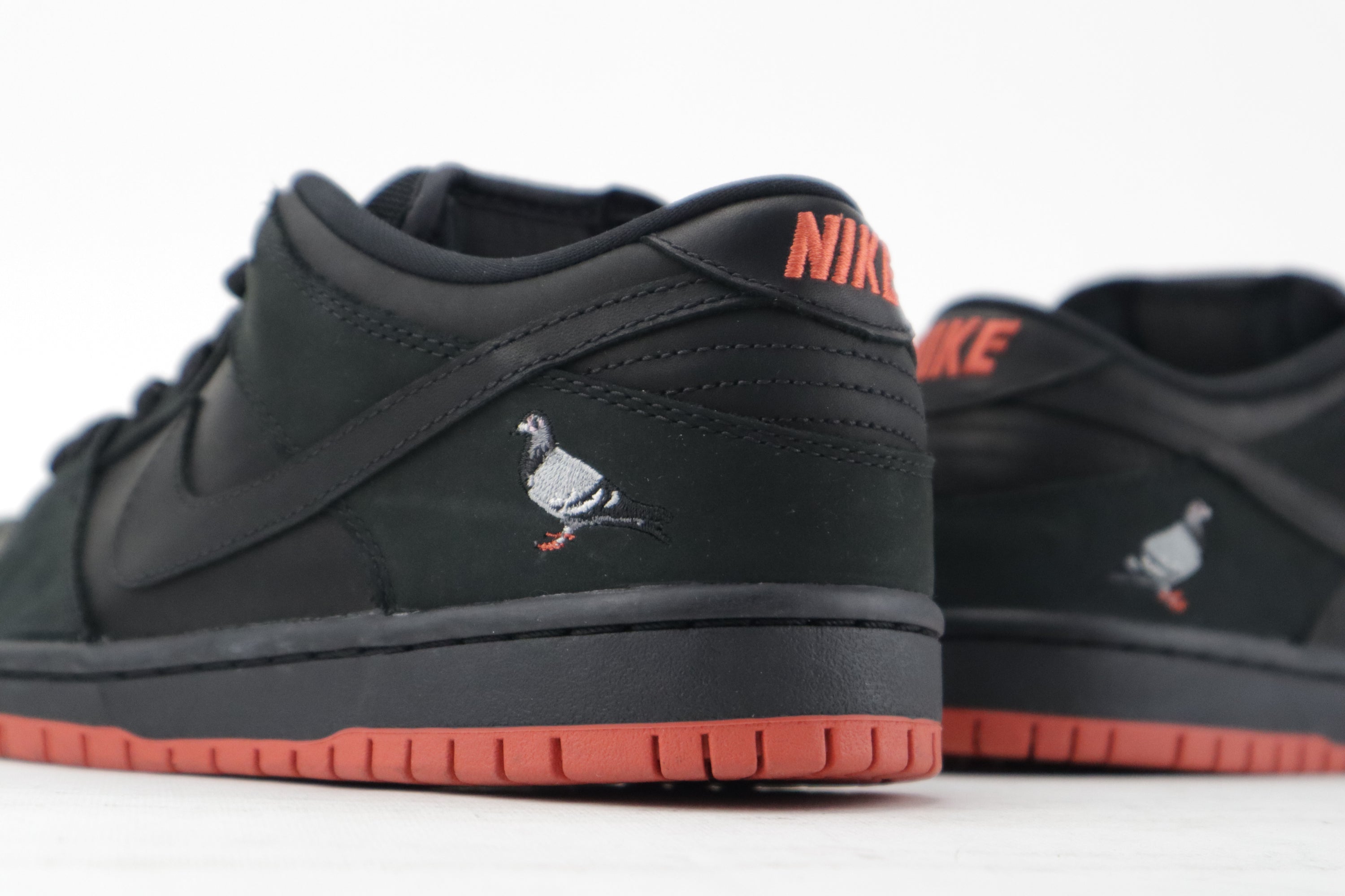 DUNK LOW PRO SB "BLACK PIGEON"