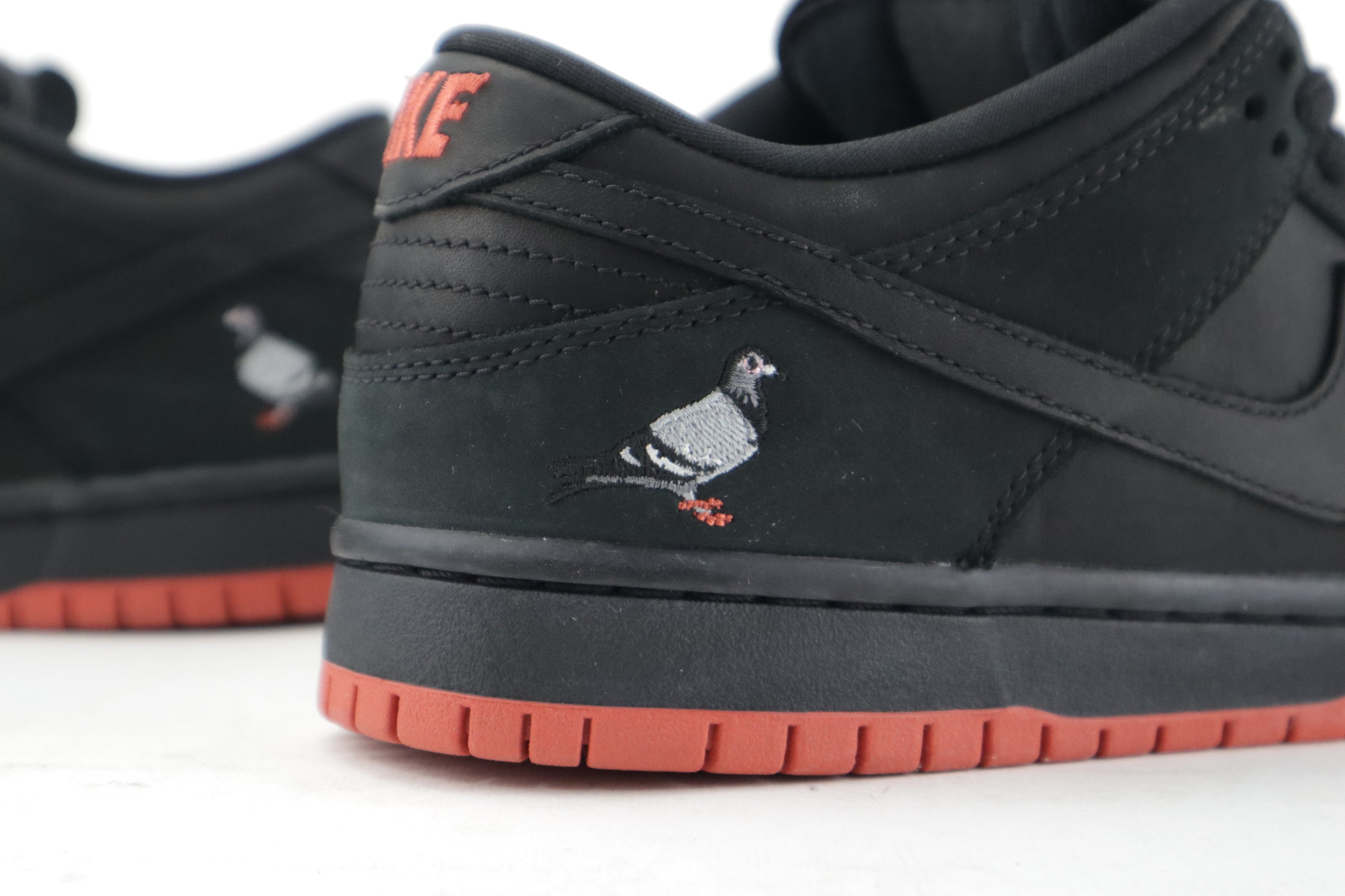 DUNK LOW PRO SB "BLACK PIGEON"