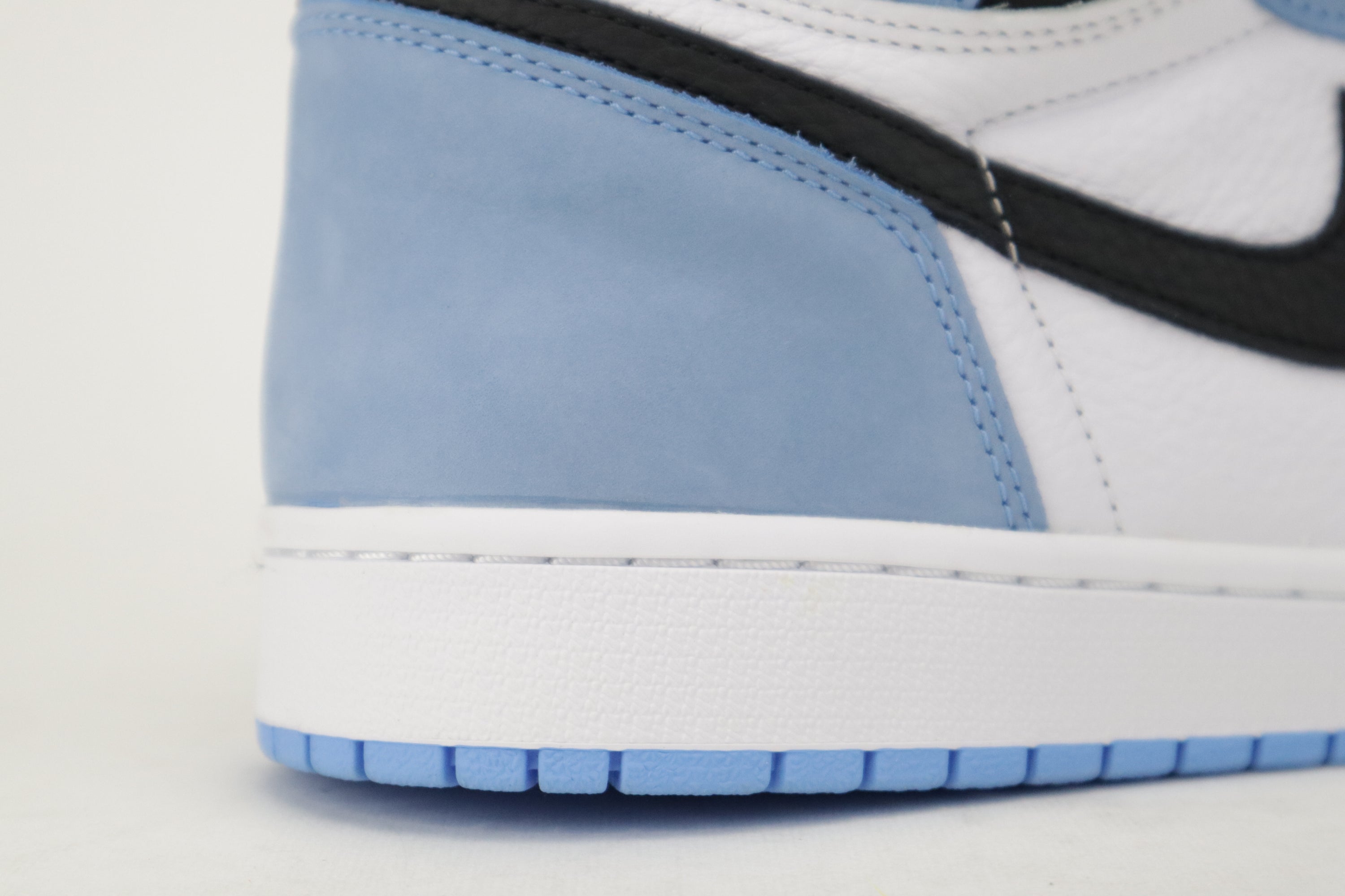 RETRO 1 HIGH OG "UNIVERSITY BLUE"