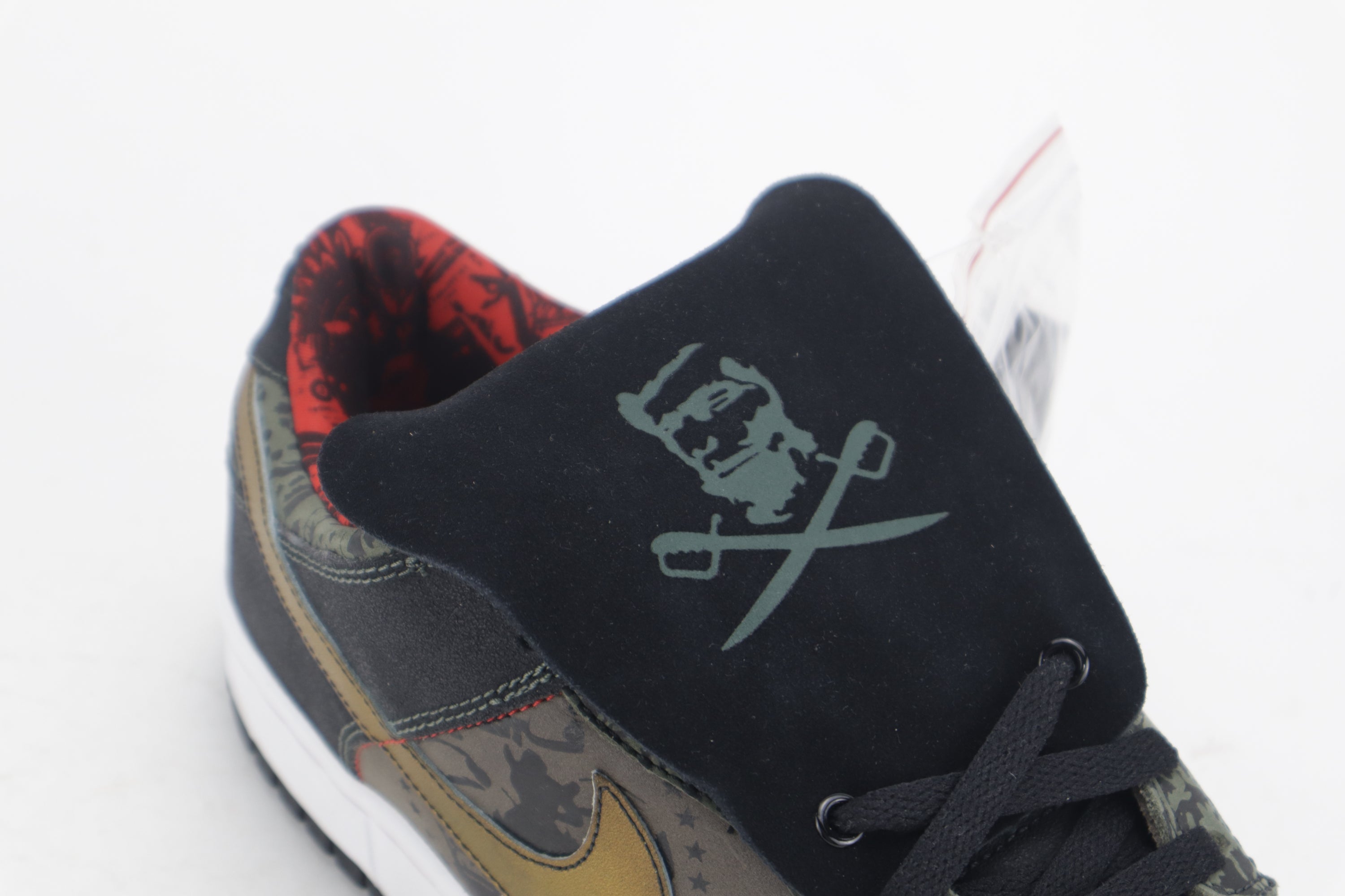 DUNK LOW PREMIUM SB X SBTG