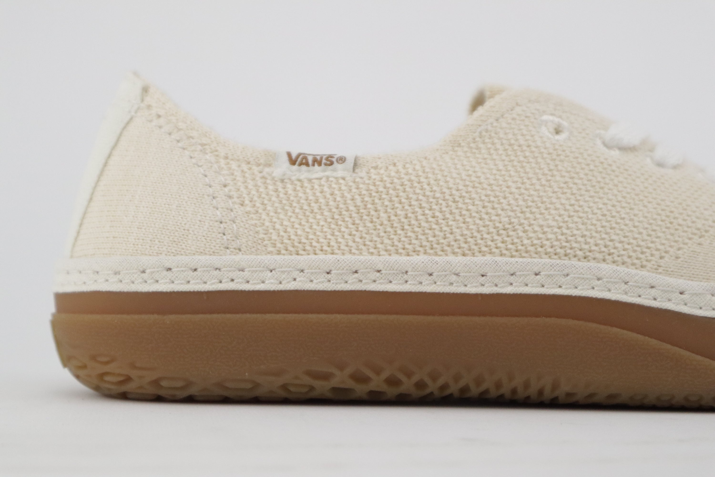 CIRCLE VEE "NATURAL/GUM"