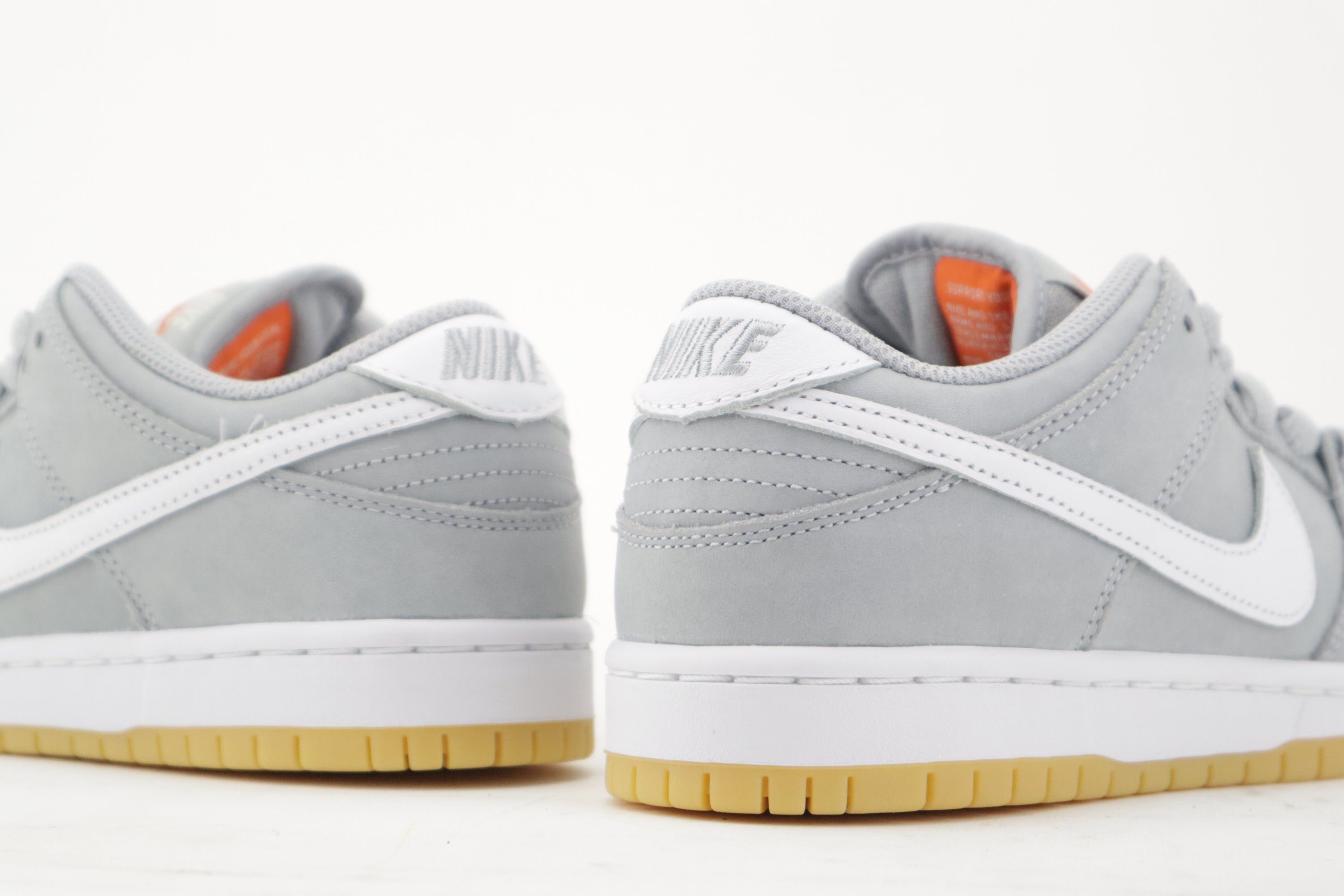 SB DUNK LOW PRO ISO "ORANGE LABEL" WOLF GREY GUM