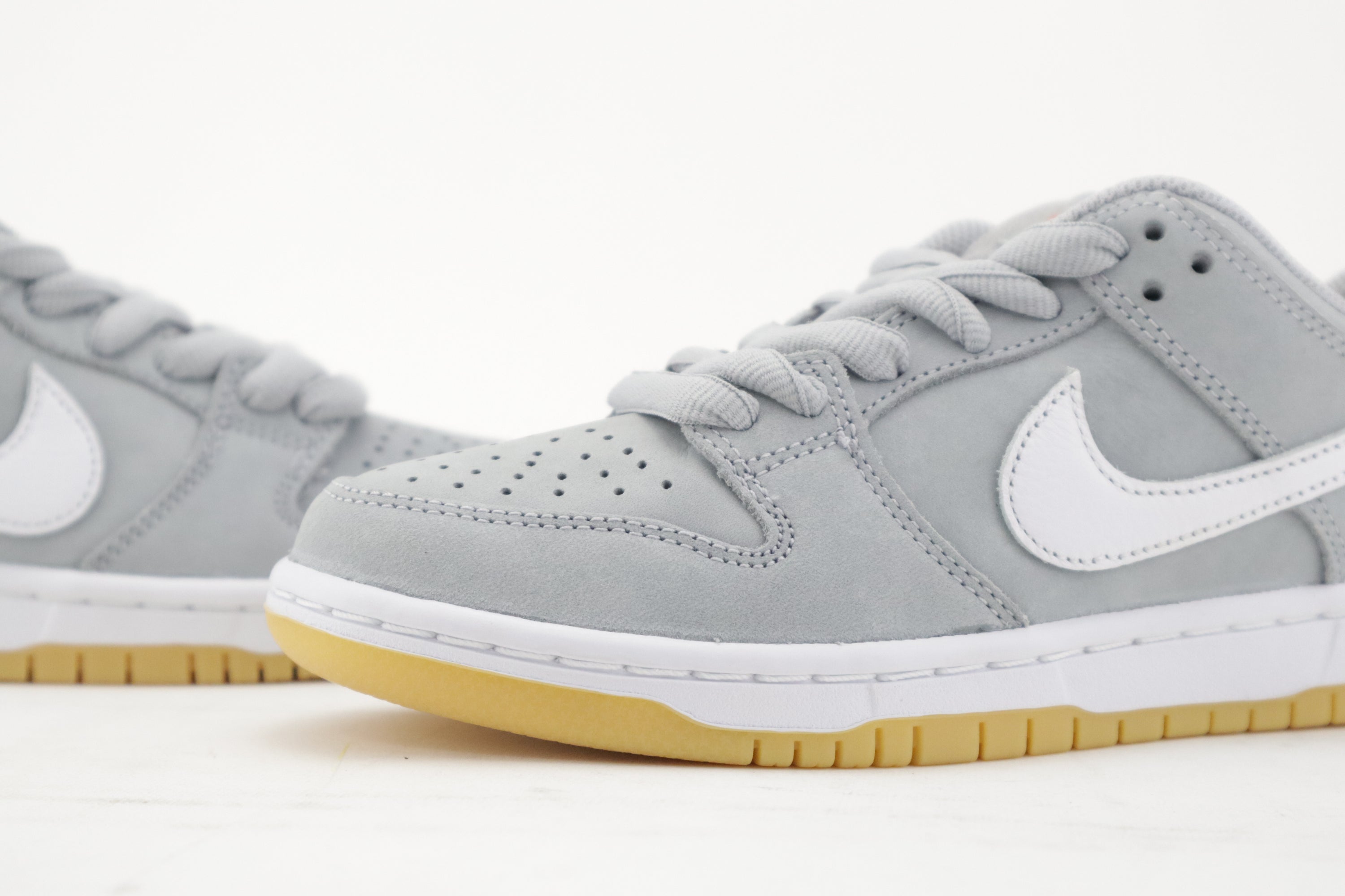 SB DUNK LOW PRO ISO "ORANGE LABEL" WOLF GREY GUM