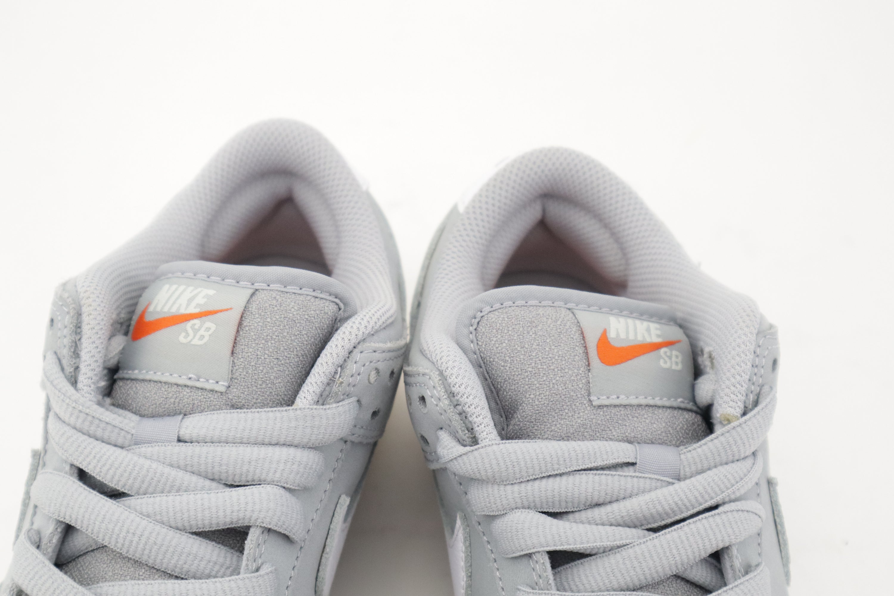 SB DUNK LOW PRO ISO "ORANGE LABEL" WOLF GREY GUM