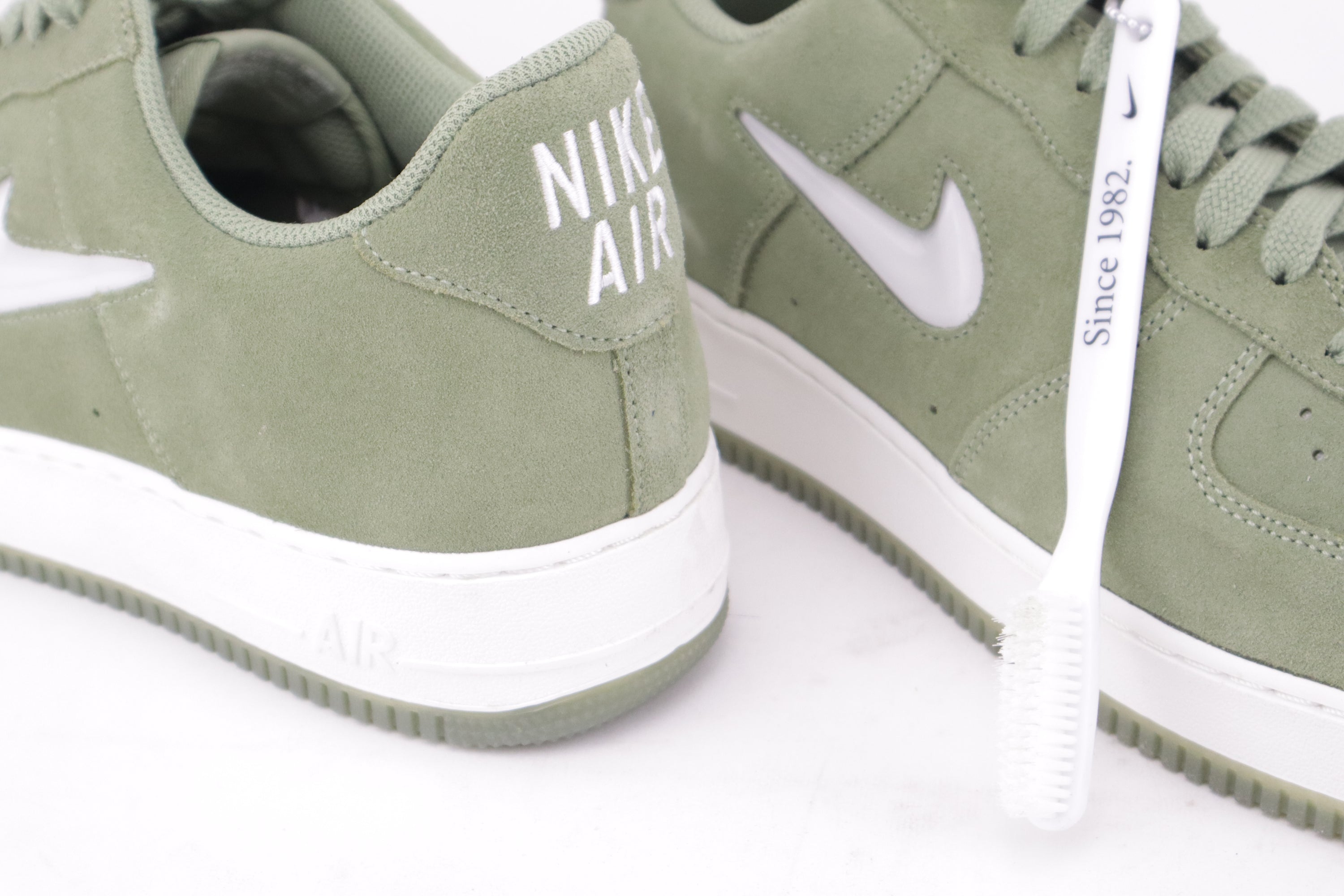 AIR FORCE 1 LOW RETRO "OLIVE JEWEL"