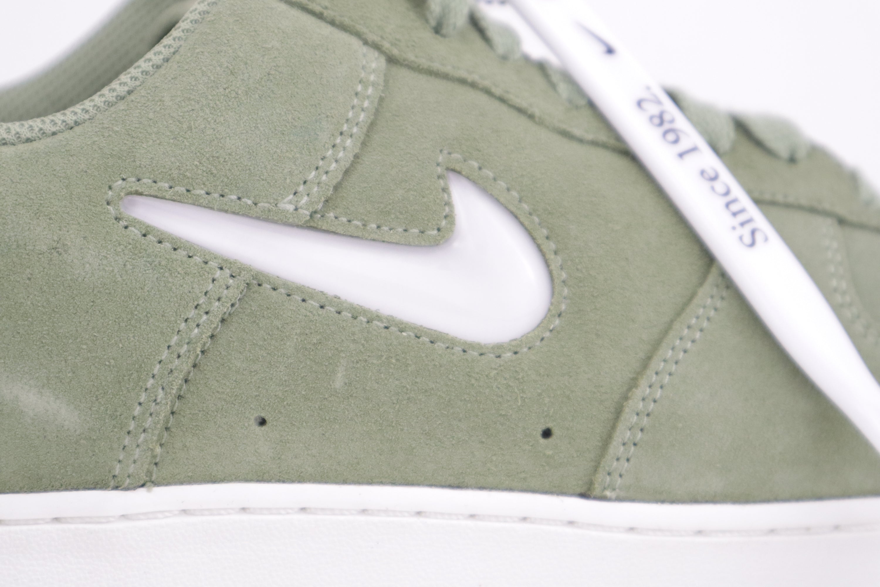 AIR FORCE 1 LOW RETRO "OLIVE JEWEL"