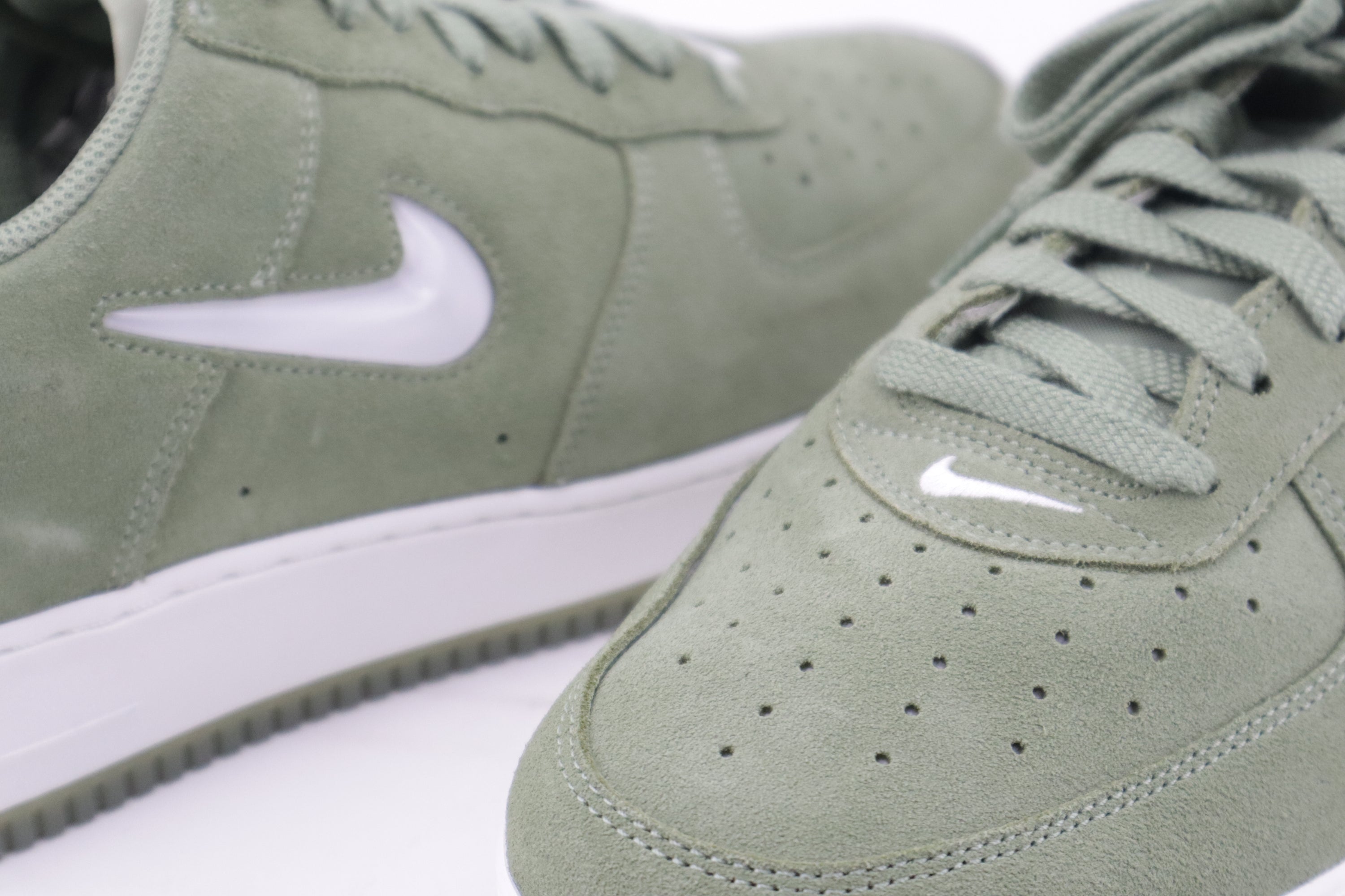 AIR FORCE 1 LOW RETRO "OLIVE JEWEL"