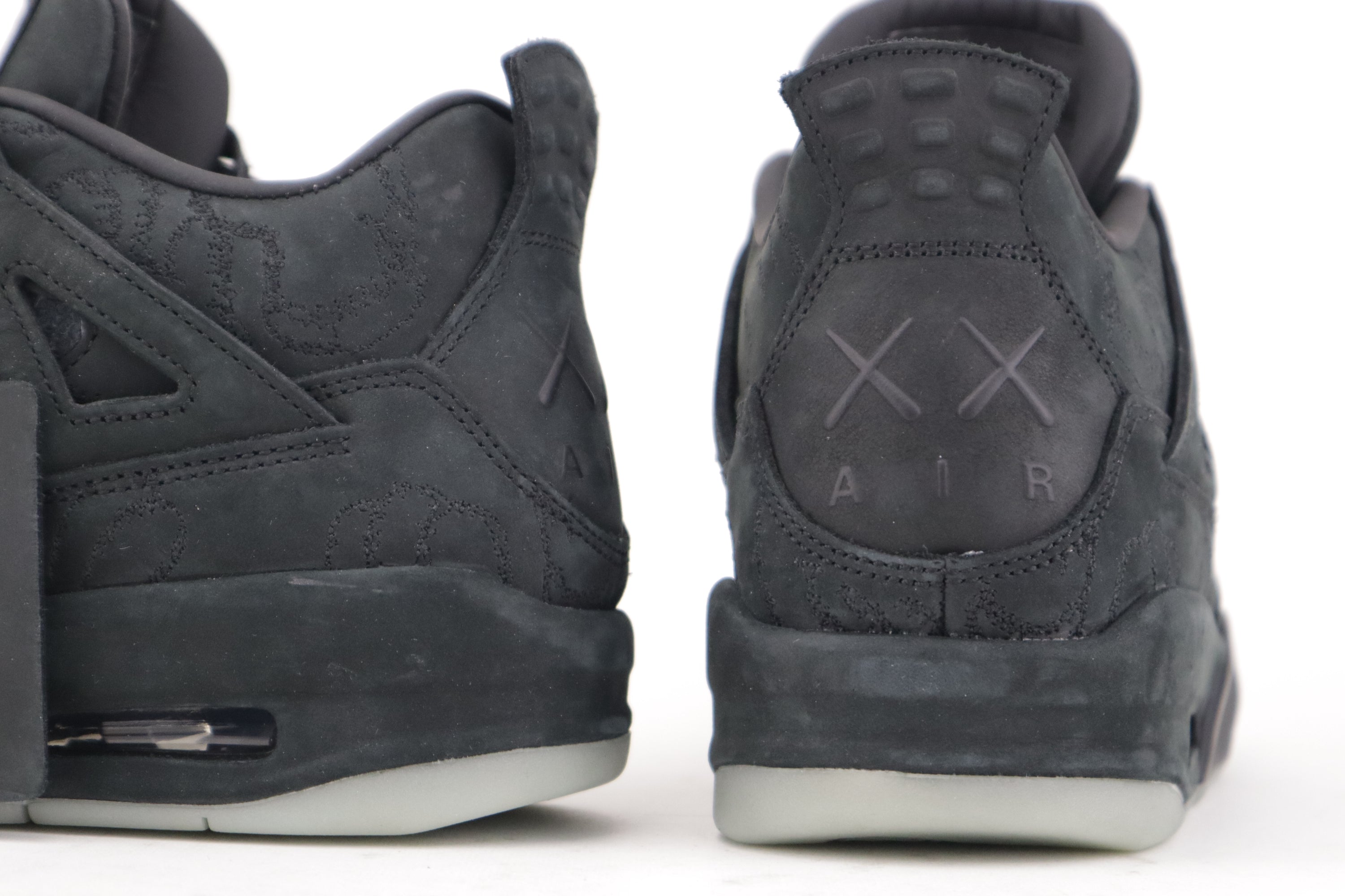 RETRO 4 X KAWS "BLACK"