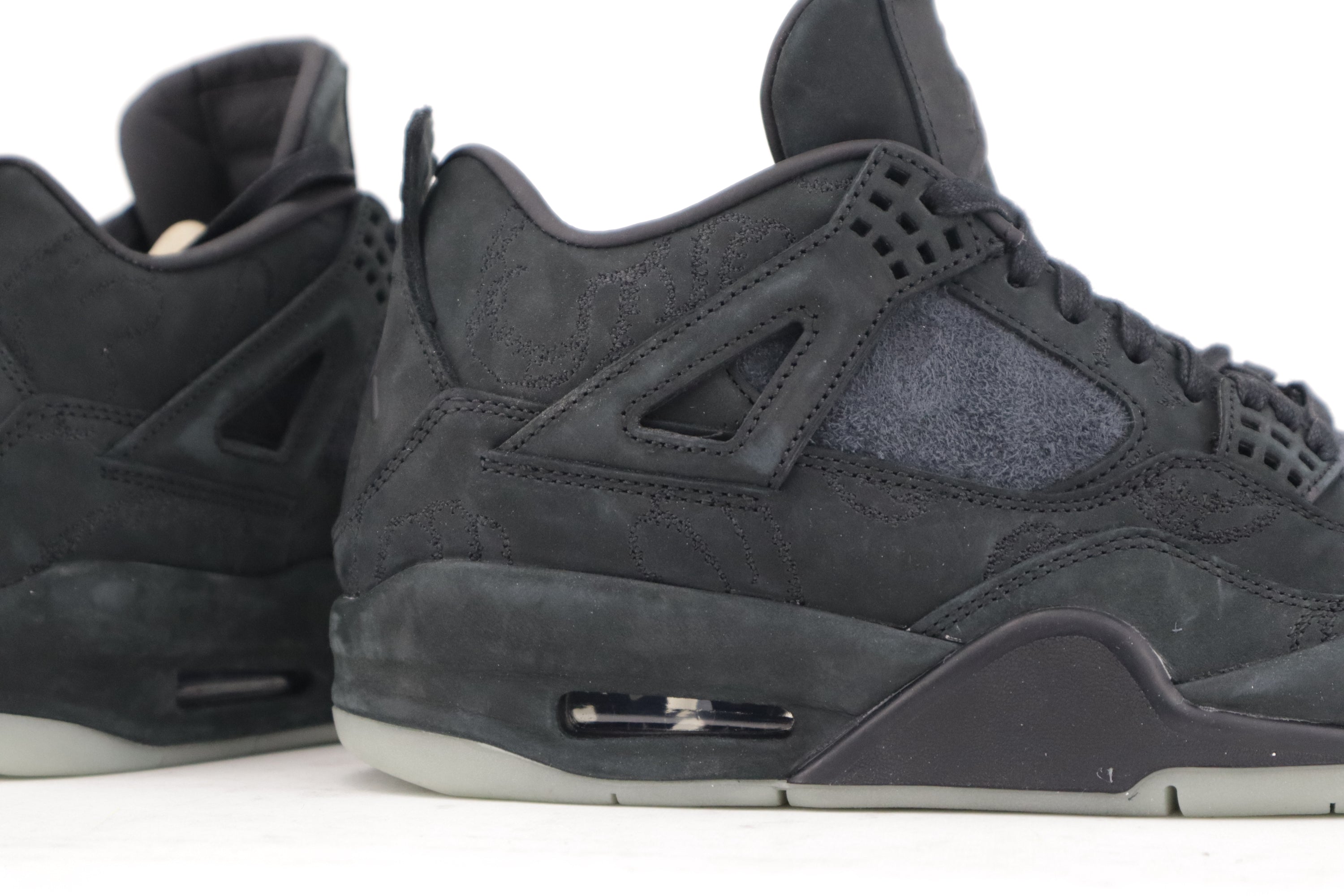 RETRO 4 X KAWS "BLACK"