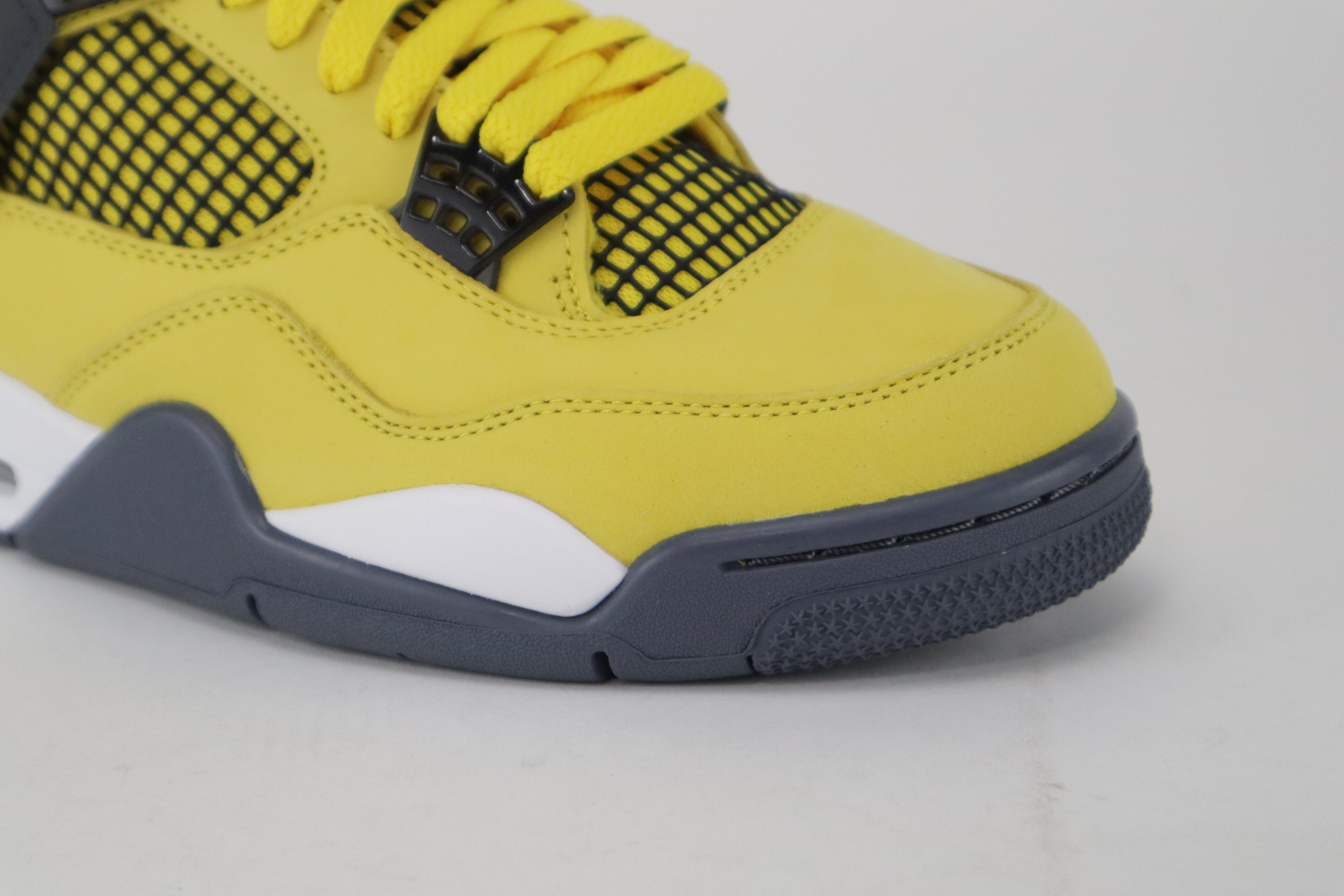 RETRO 4 "LIGHTNING" 2021