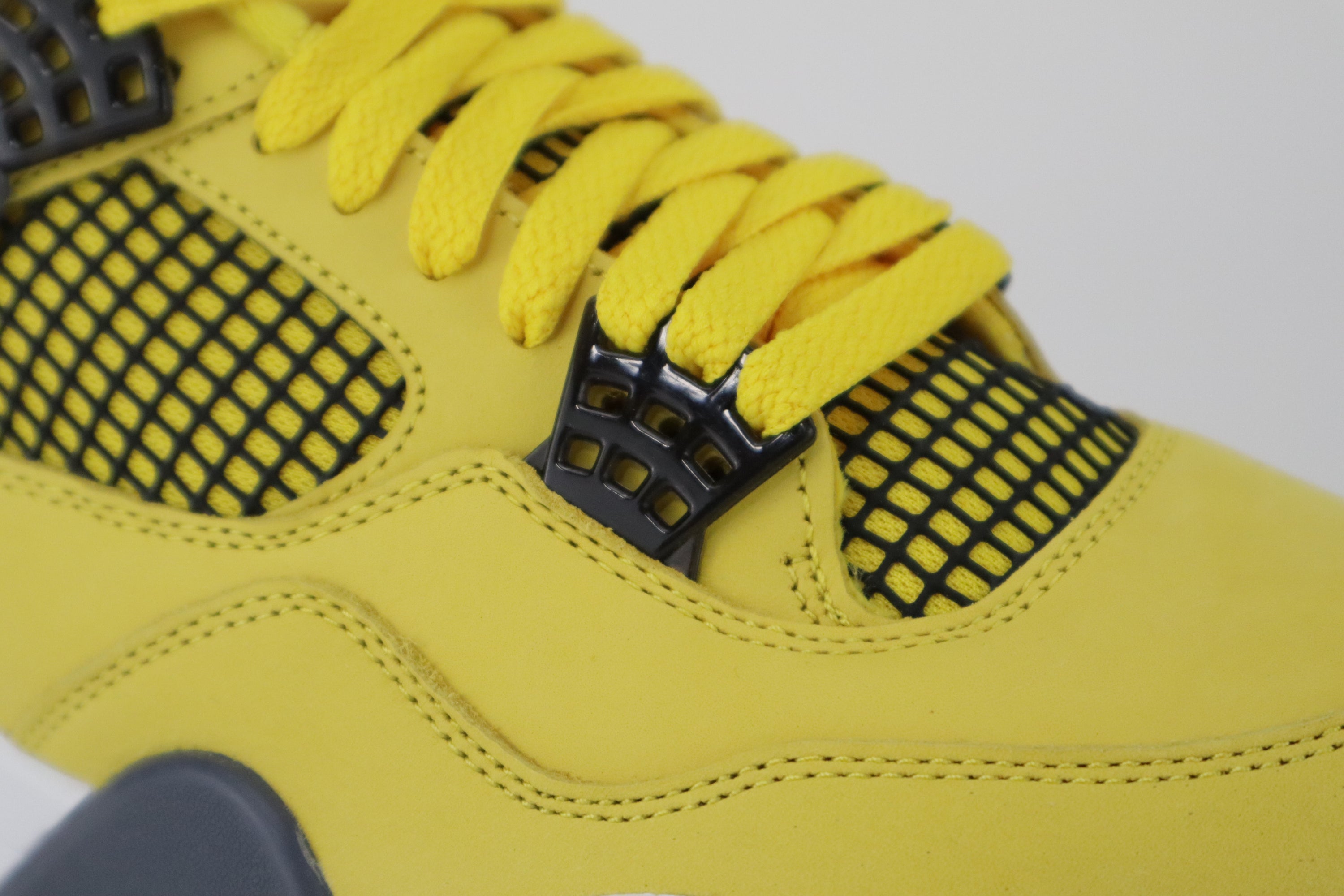 RETRO 4 "LIGHTNING" 2021