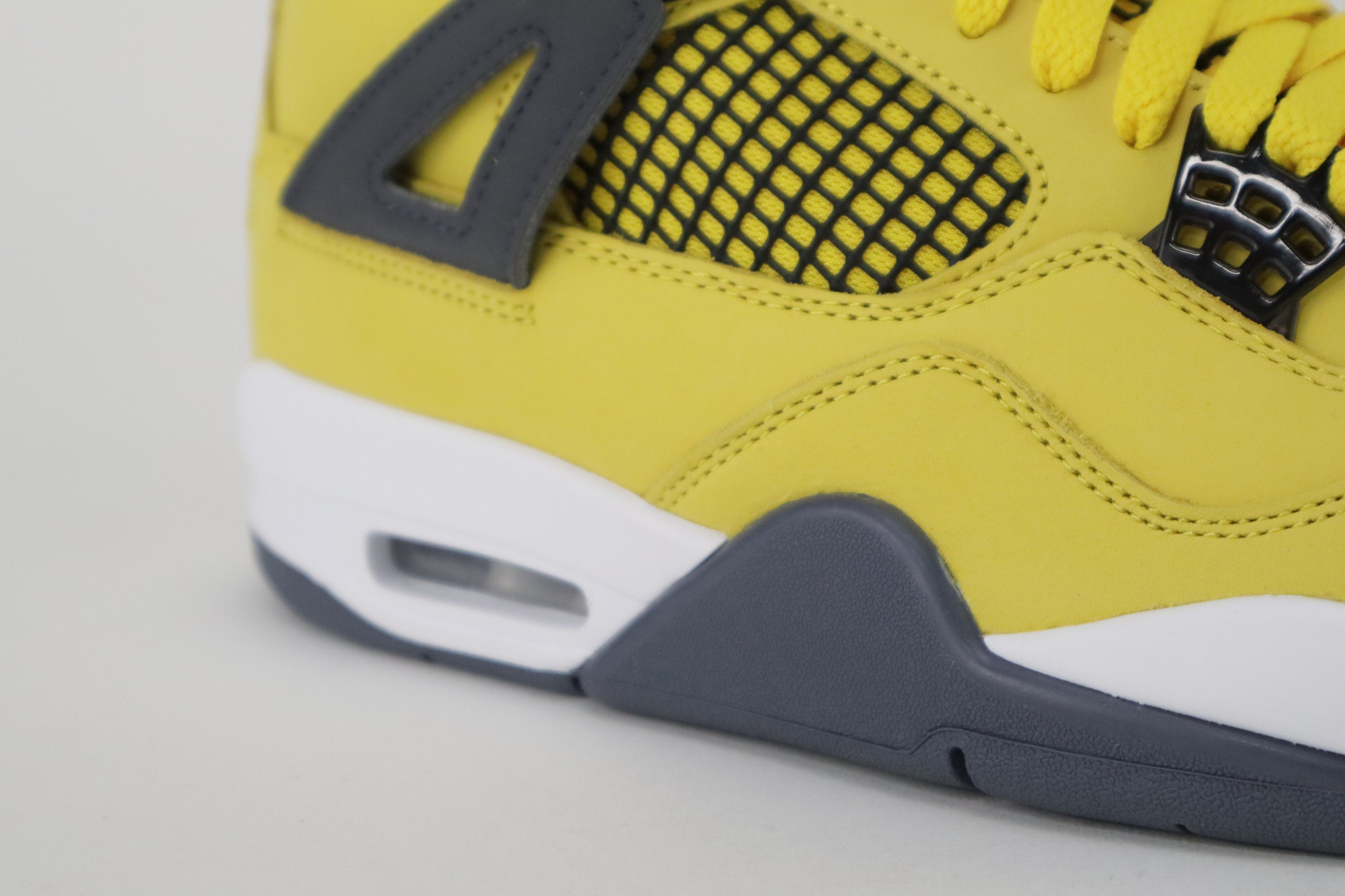 RETRO 4 "LIGHTNING" 2021