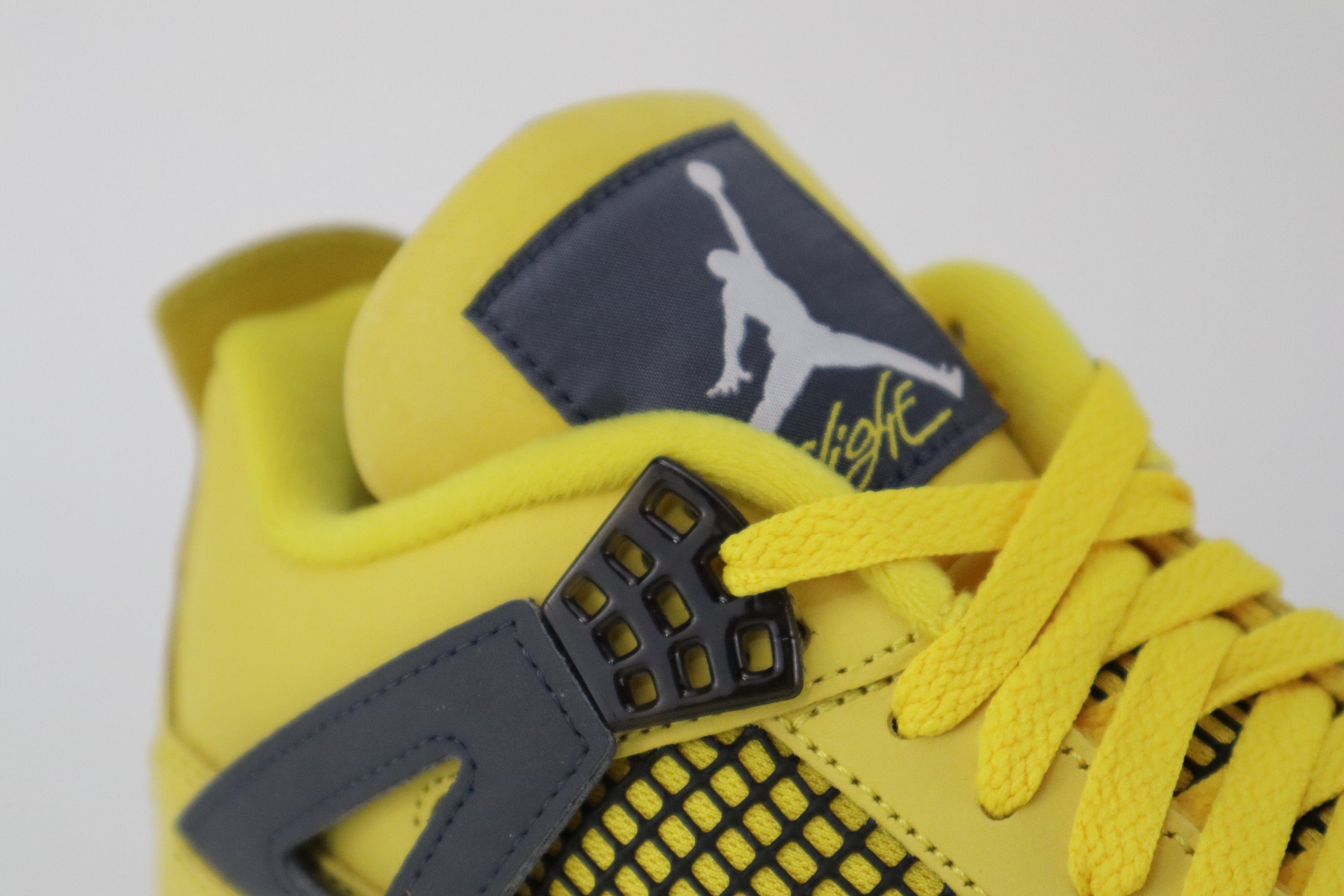 RETRO 4 "LIGHTNING" 2021