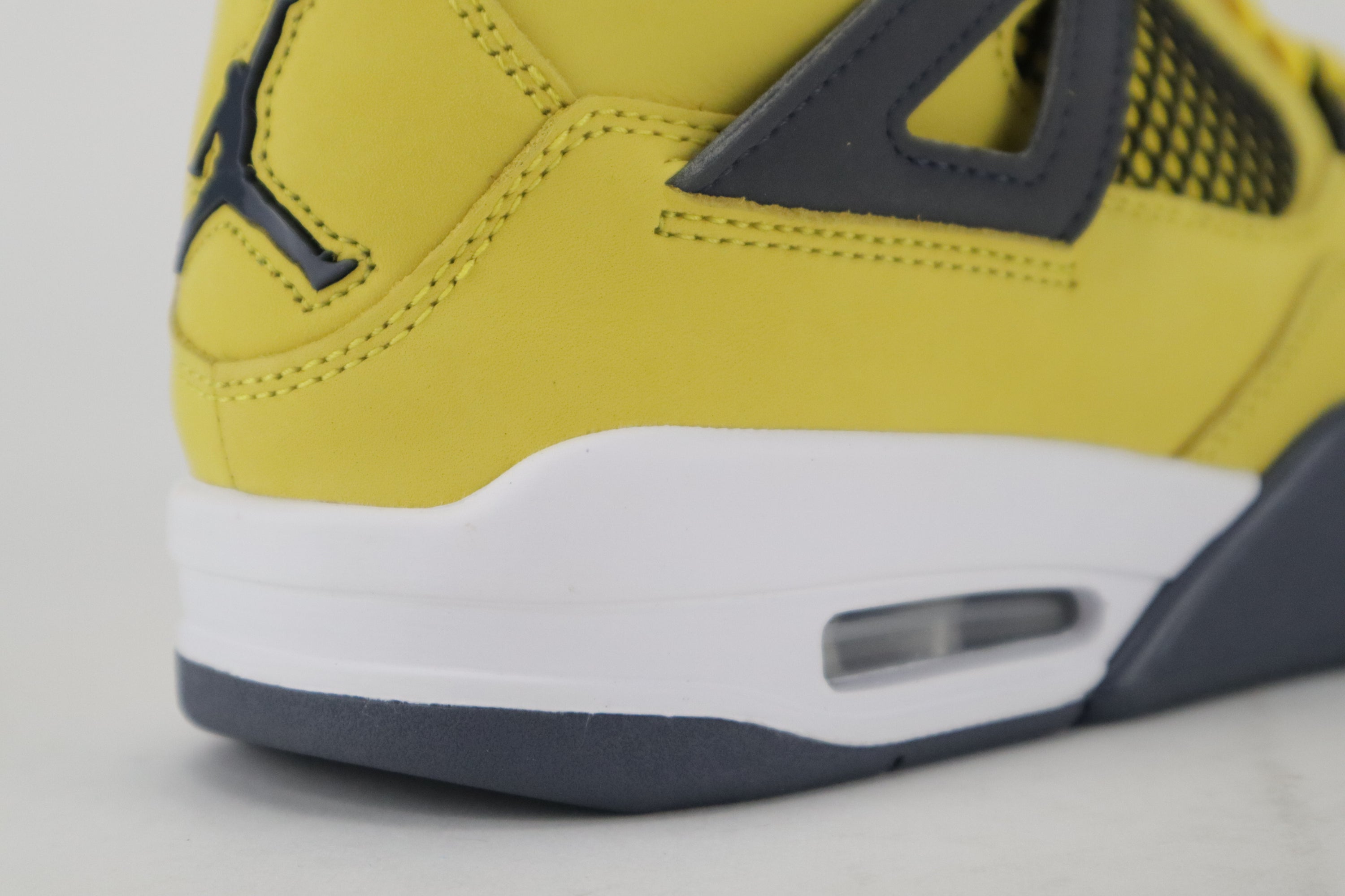 RETRO 4 "LIGHTNING" 2021