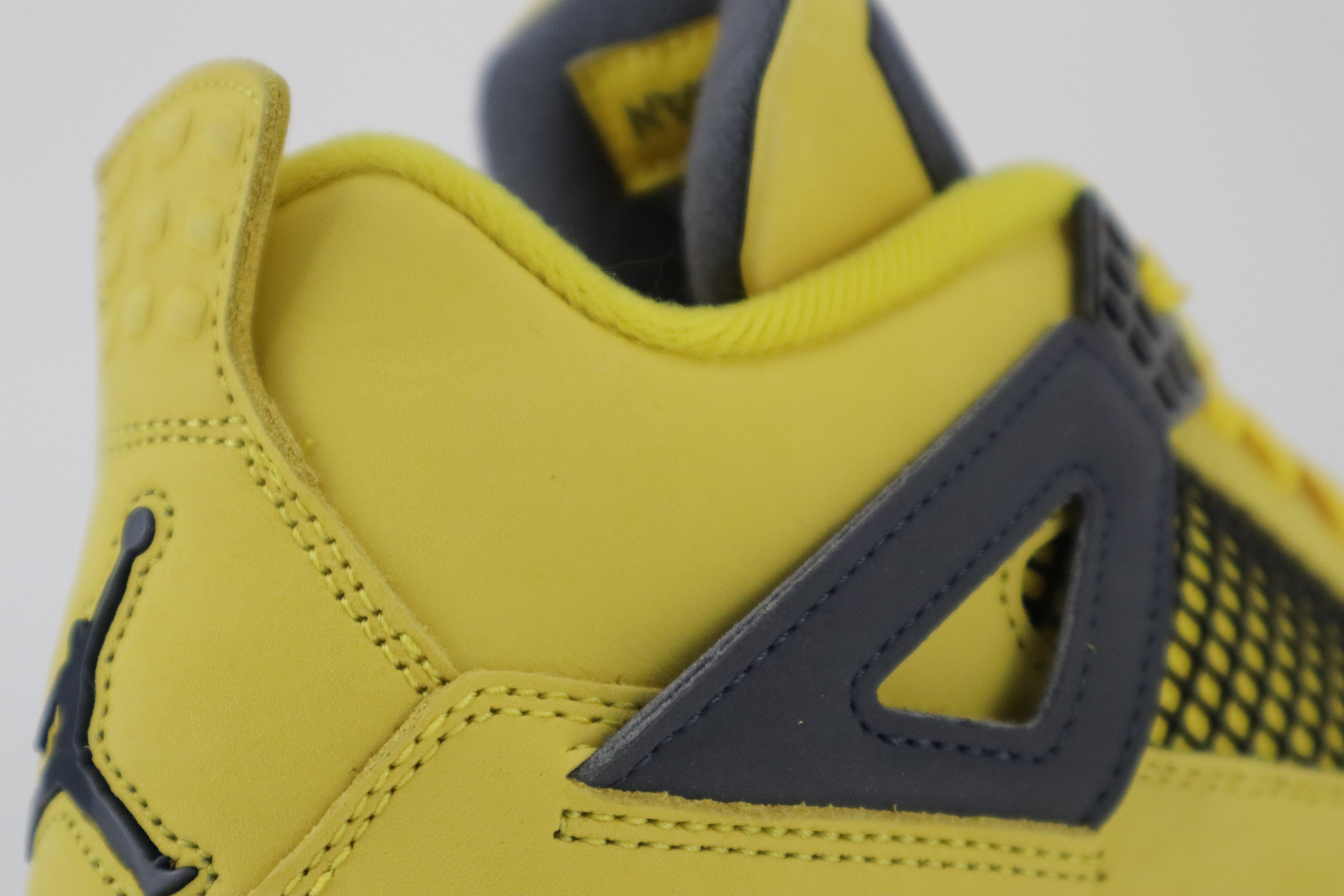 RETRO 4 "LIGHTNING" 2021