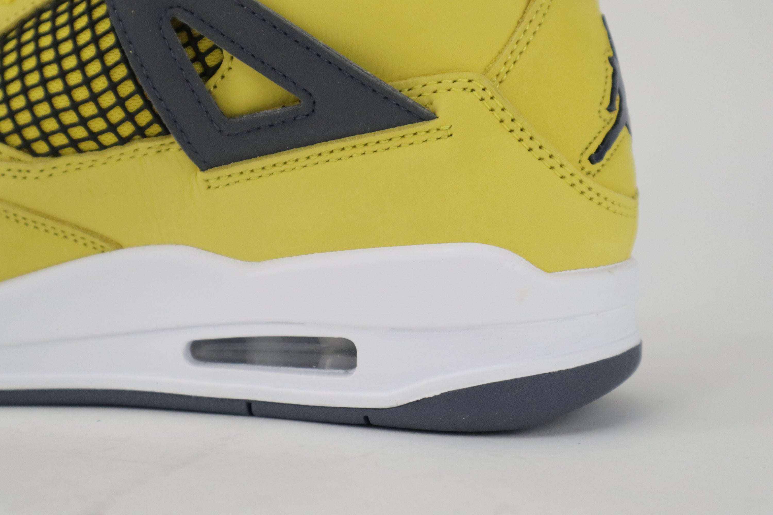 RETRO 4 "LIGHTNING" 2021