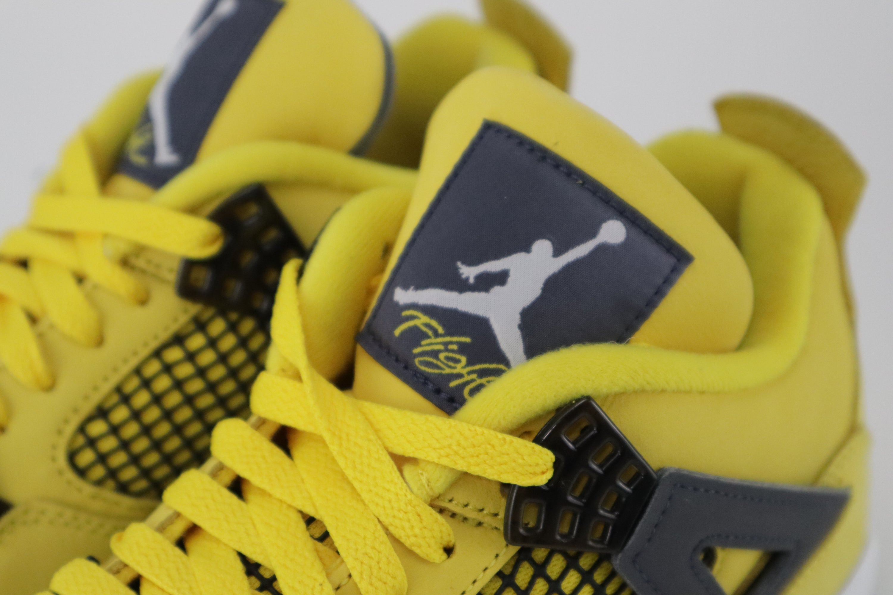 RETRO 4 "LIGHTNING" 2021