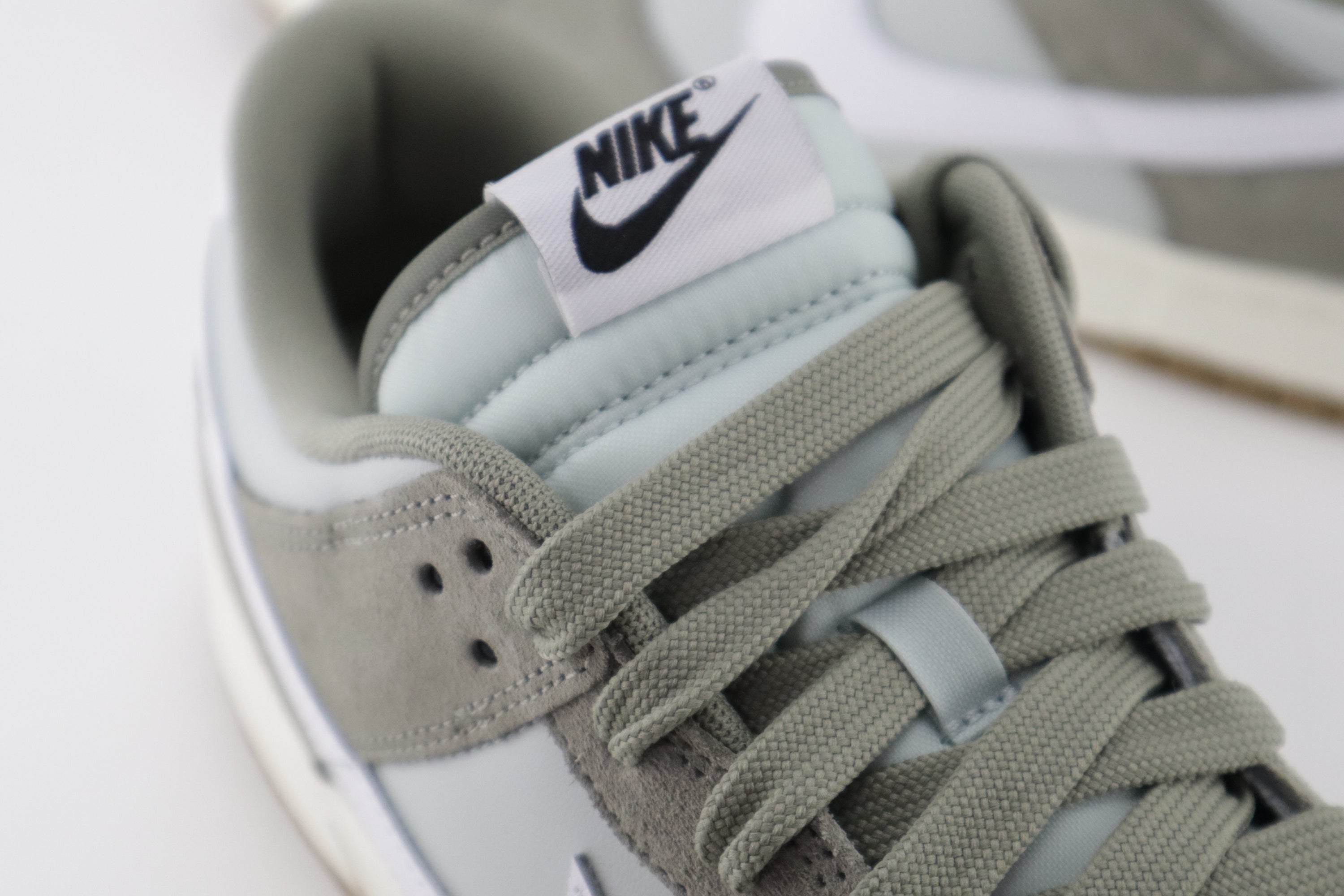 DUNK LOW RETRO SE "ARGENT/ LIGHT ARMY"