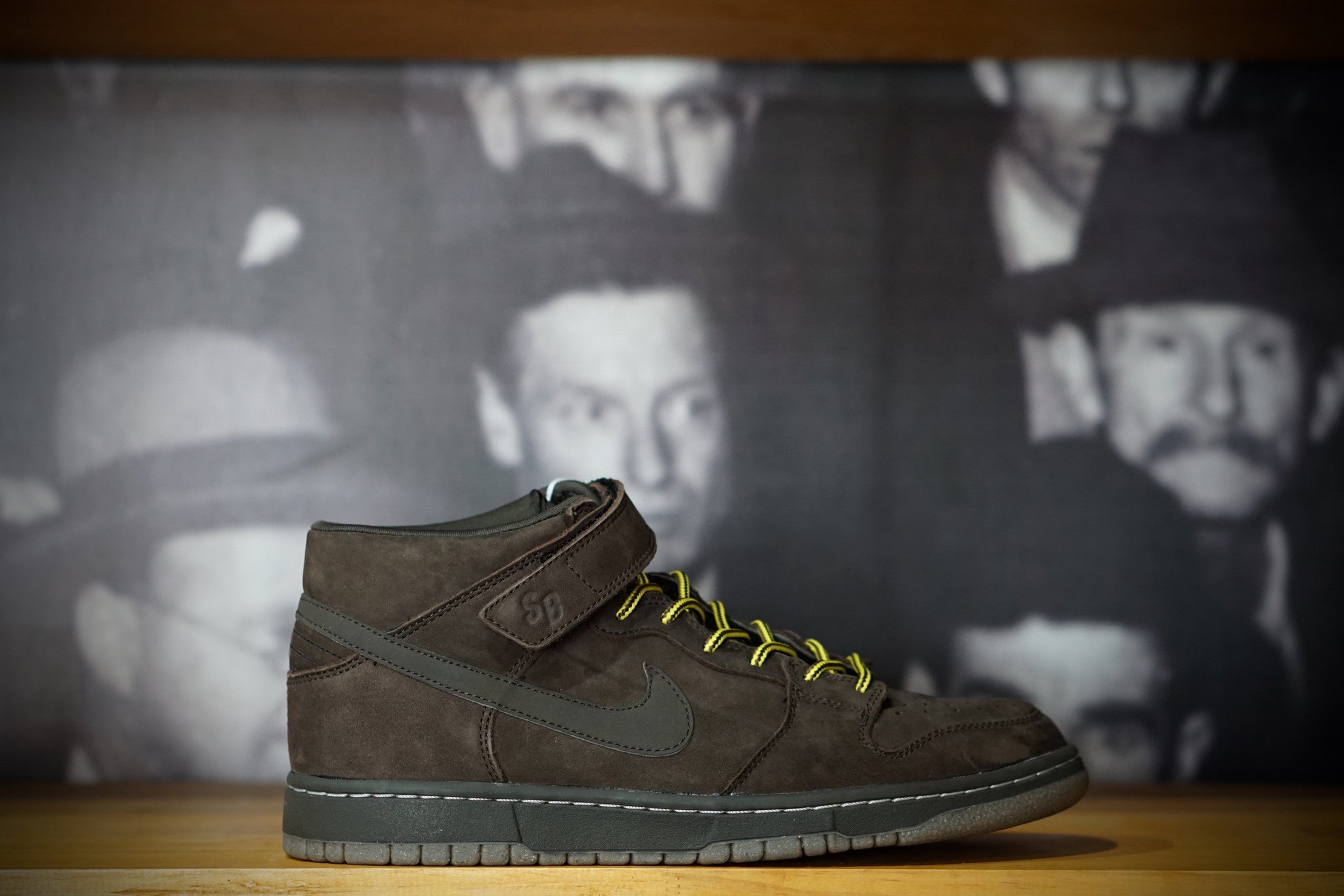 NIKE SB DUNK MID PREMIUM "DARK CHOCOLATE" 314381-221 - thesneakerspy